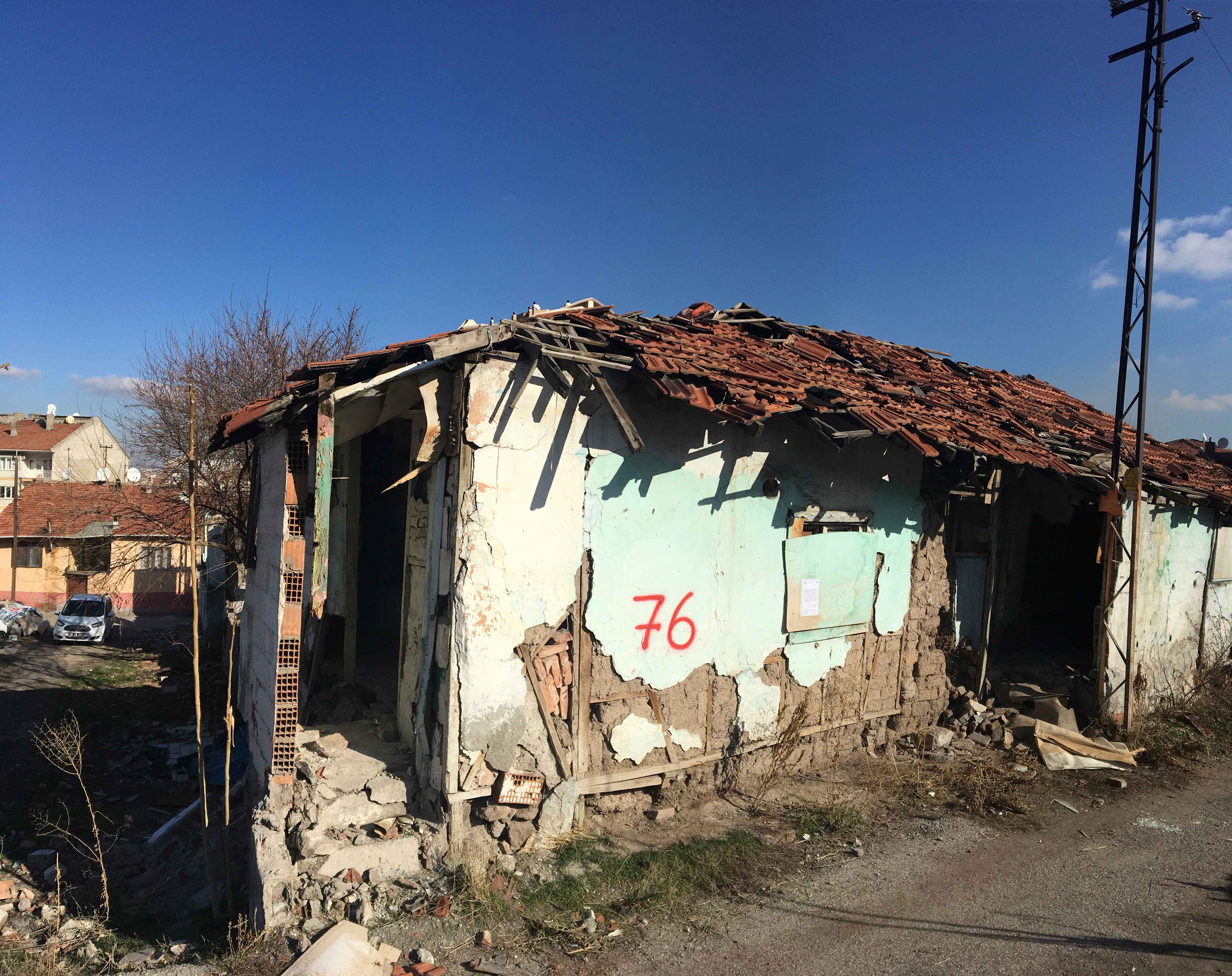 Evacuation notice for the building located at Doğanşehir Küme Evleri No:104