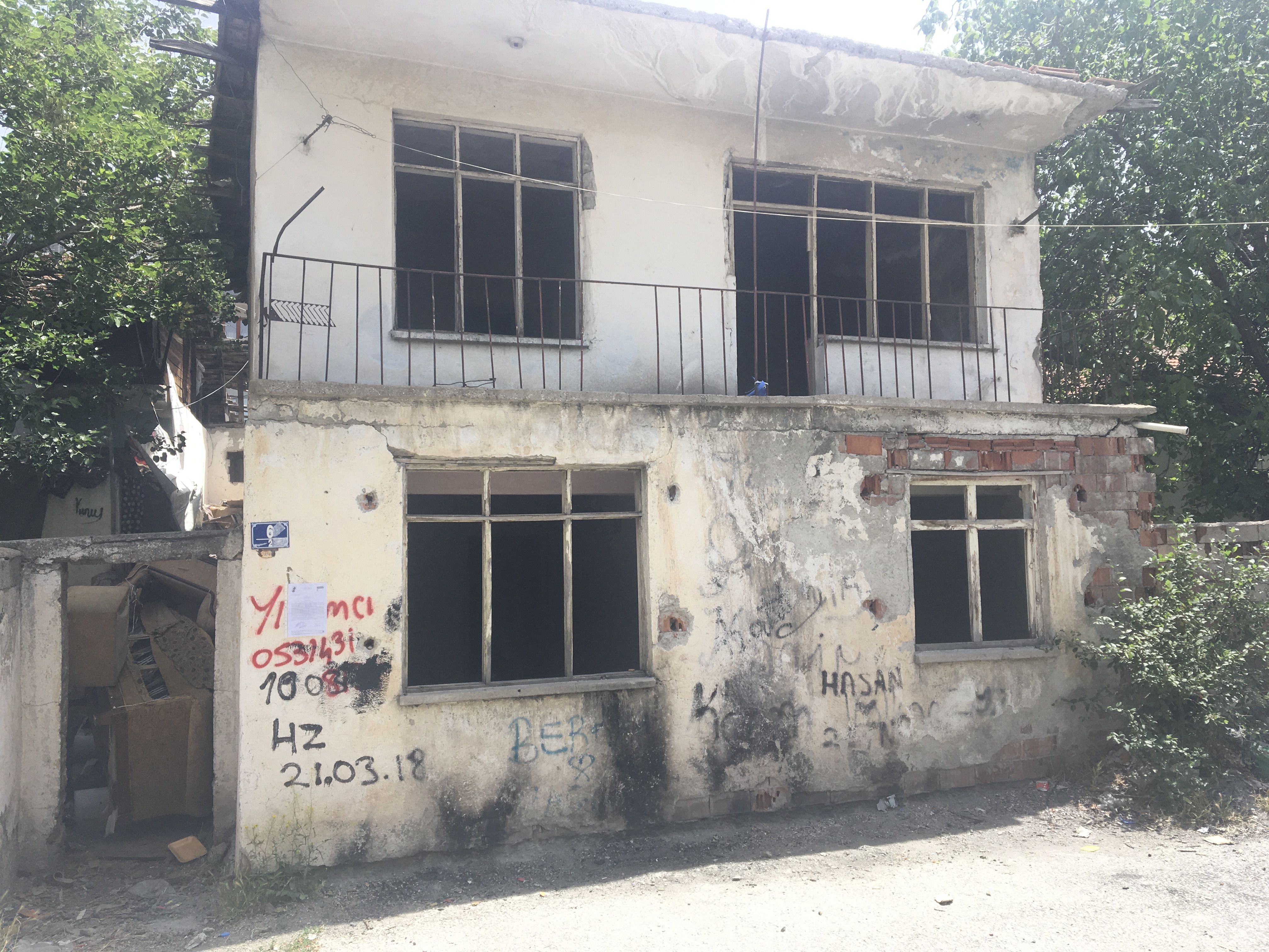 Evacuation and demolition notice for the building located at Battalgazi District 1836 street no 6