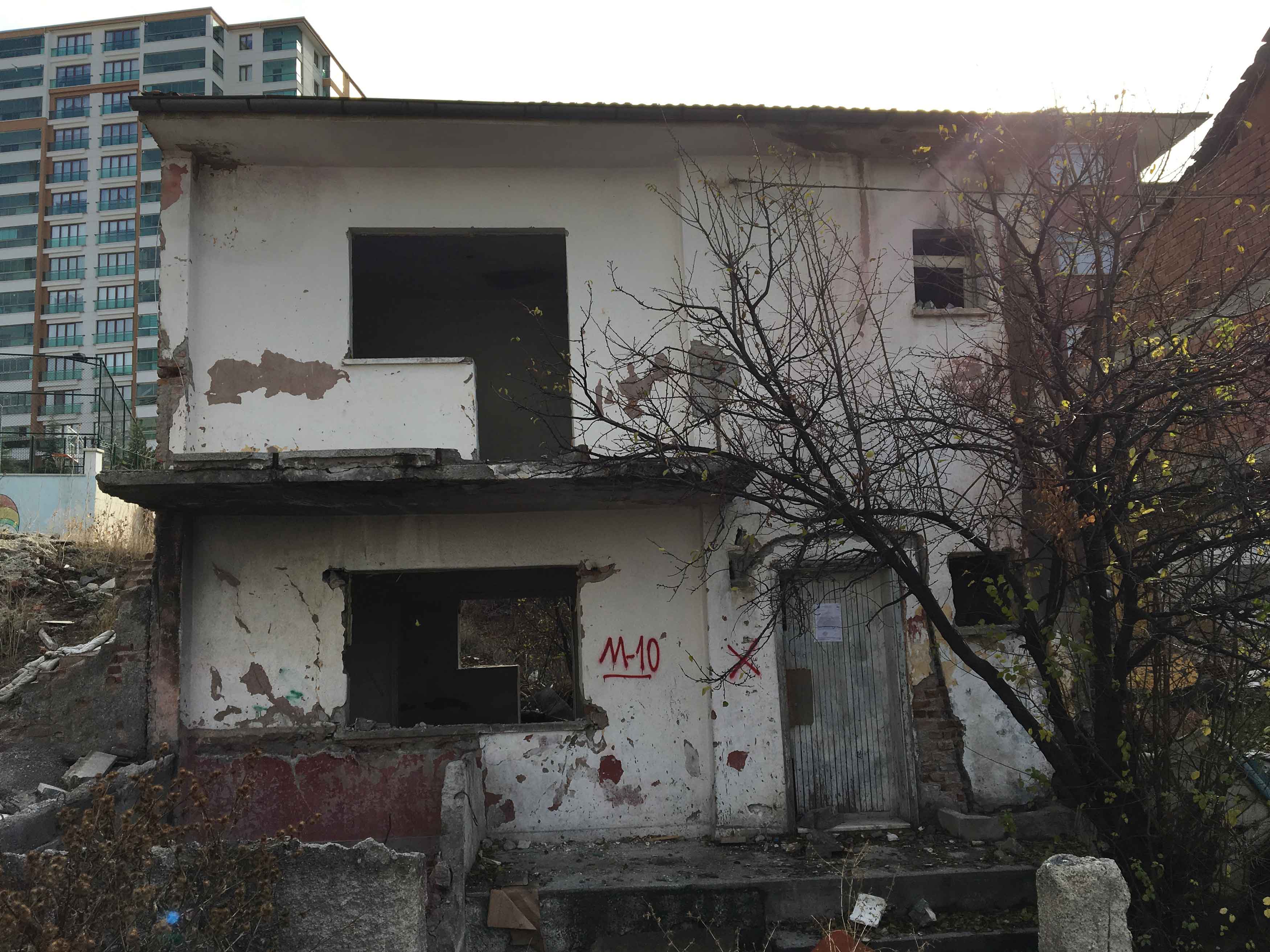 Demolition notice for the building located in Altındağ district, Güneşevler Mahallesi 32. Sokak No:15