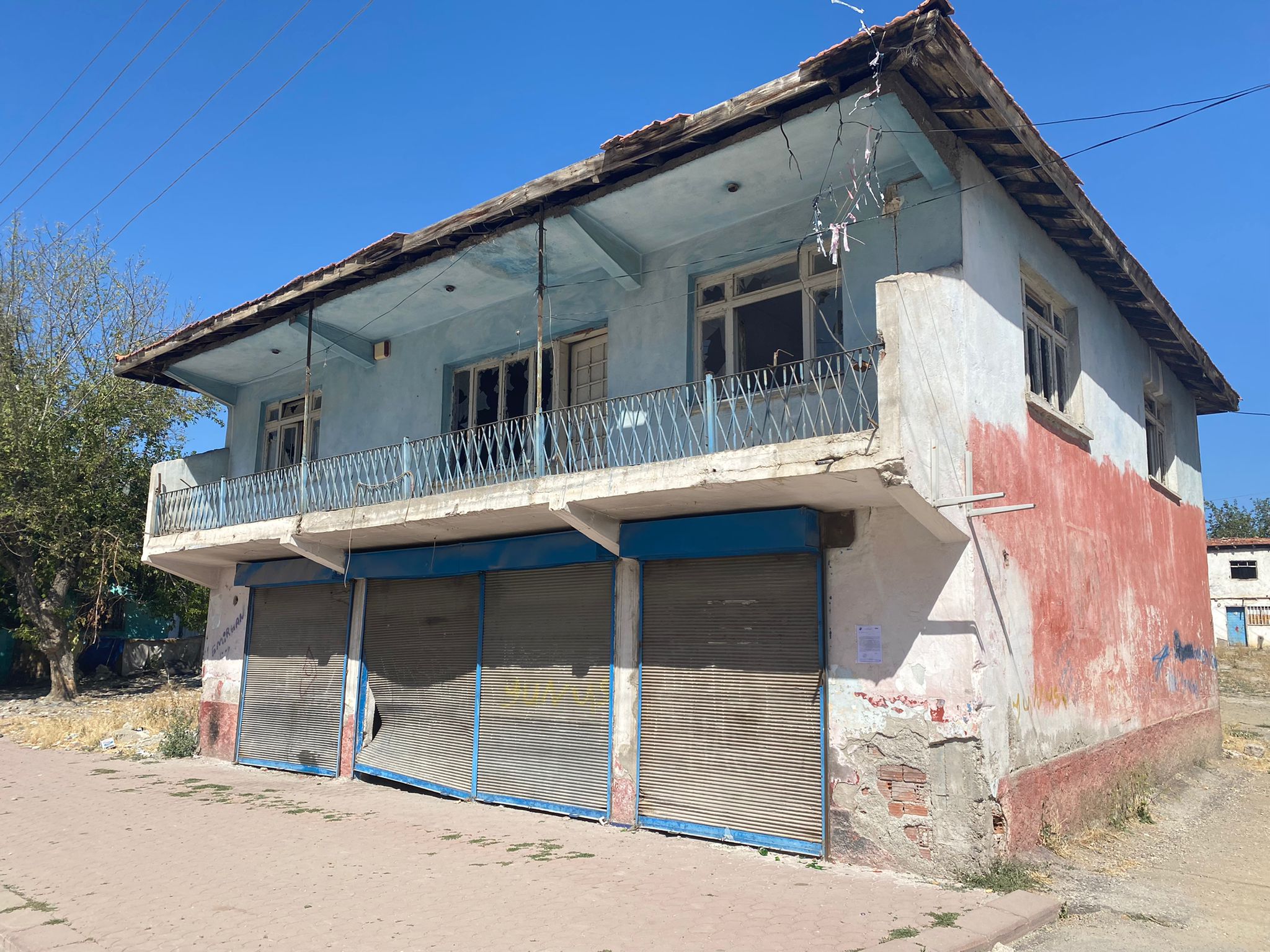 Evacuation and demolition notice for the building located at Gültepe Mahallesi Şehit Talip Yener Caddesi No: 115/ A-B