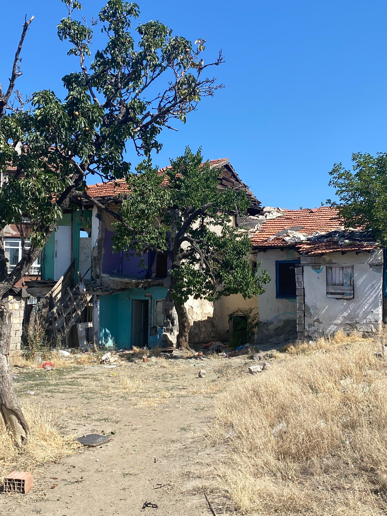 Evacuation and demolition notice for the building located at Gültepe District Şile Street and 715/1