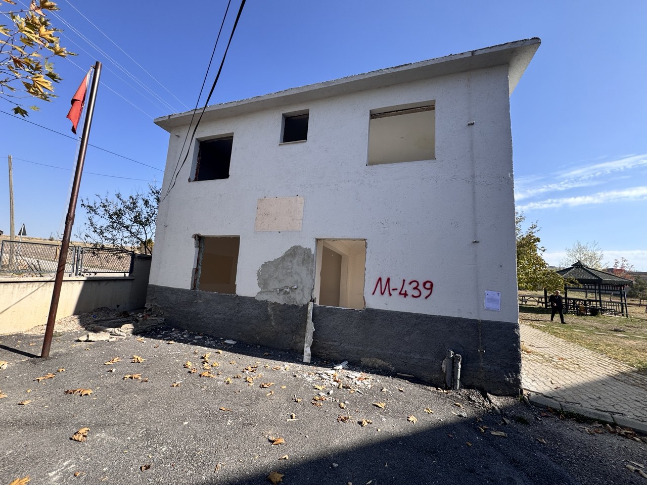 Karacaören Mahallesi Hukukçular Sokak No:4/1-4/4 Altındağ/ANKARA Demolition Notification