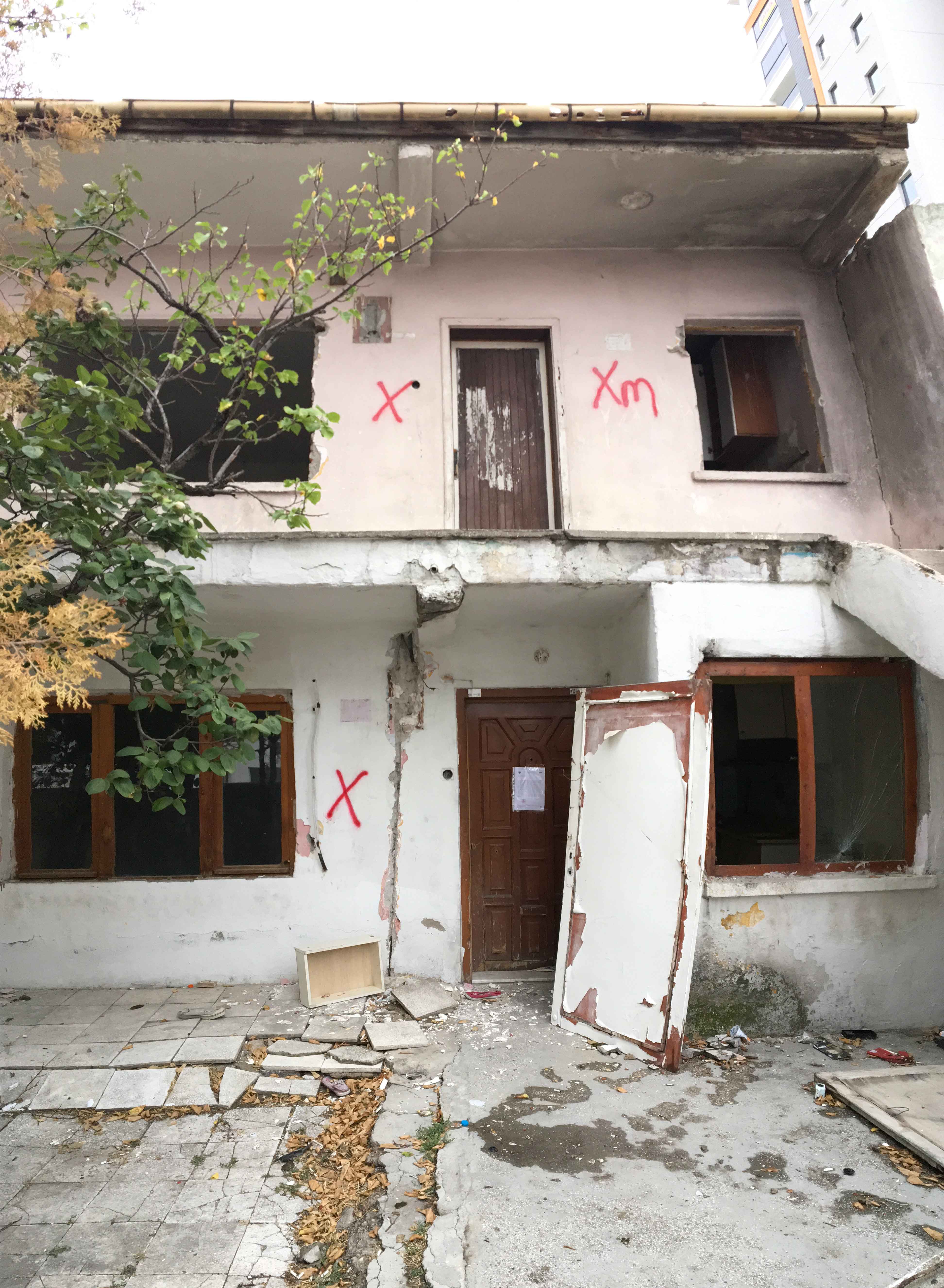 Evacuation and demolition notice for the building located at Güneşevler Mahallesi 91 Sokak No:25