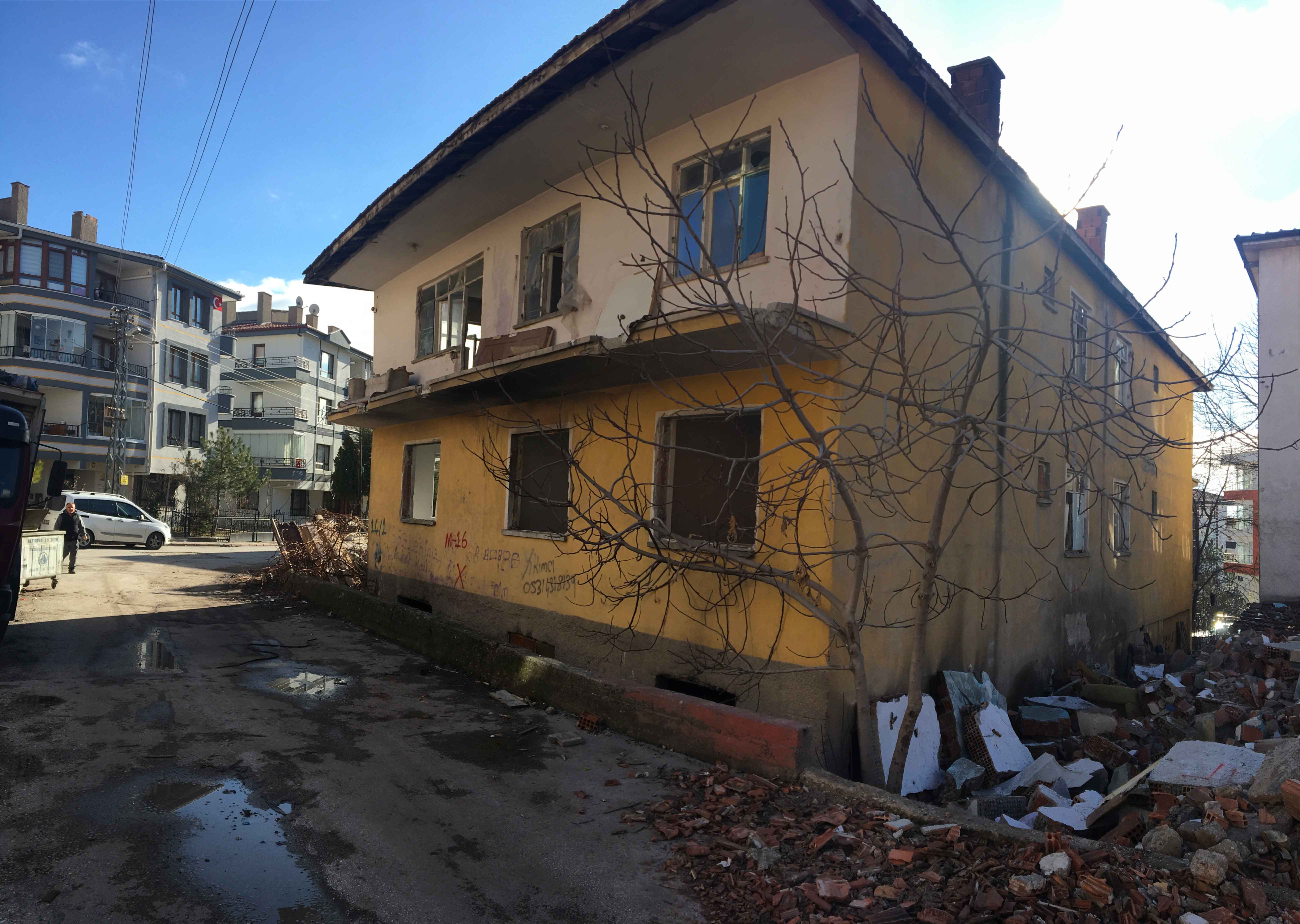 Evacuation notice for the building located at Battalgazi Mahallesi 1024 Sokak No:5