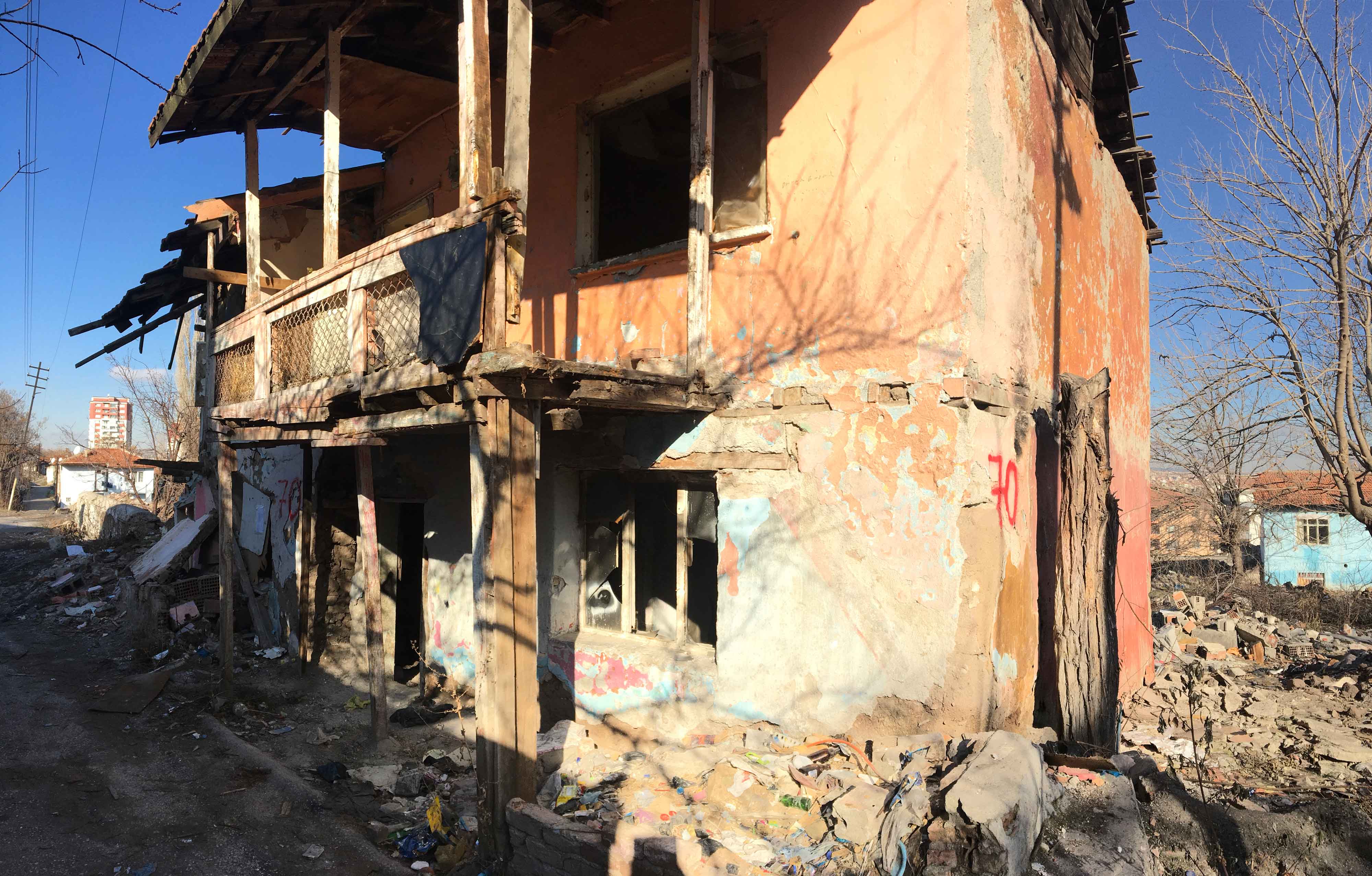 Demolition notice for the building located at Doğanşehir Küme Evleri No:150