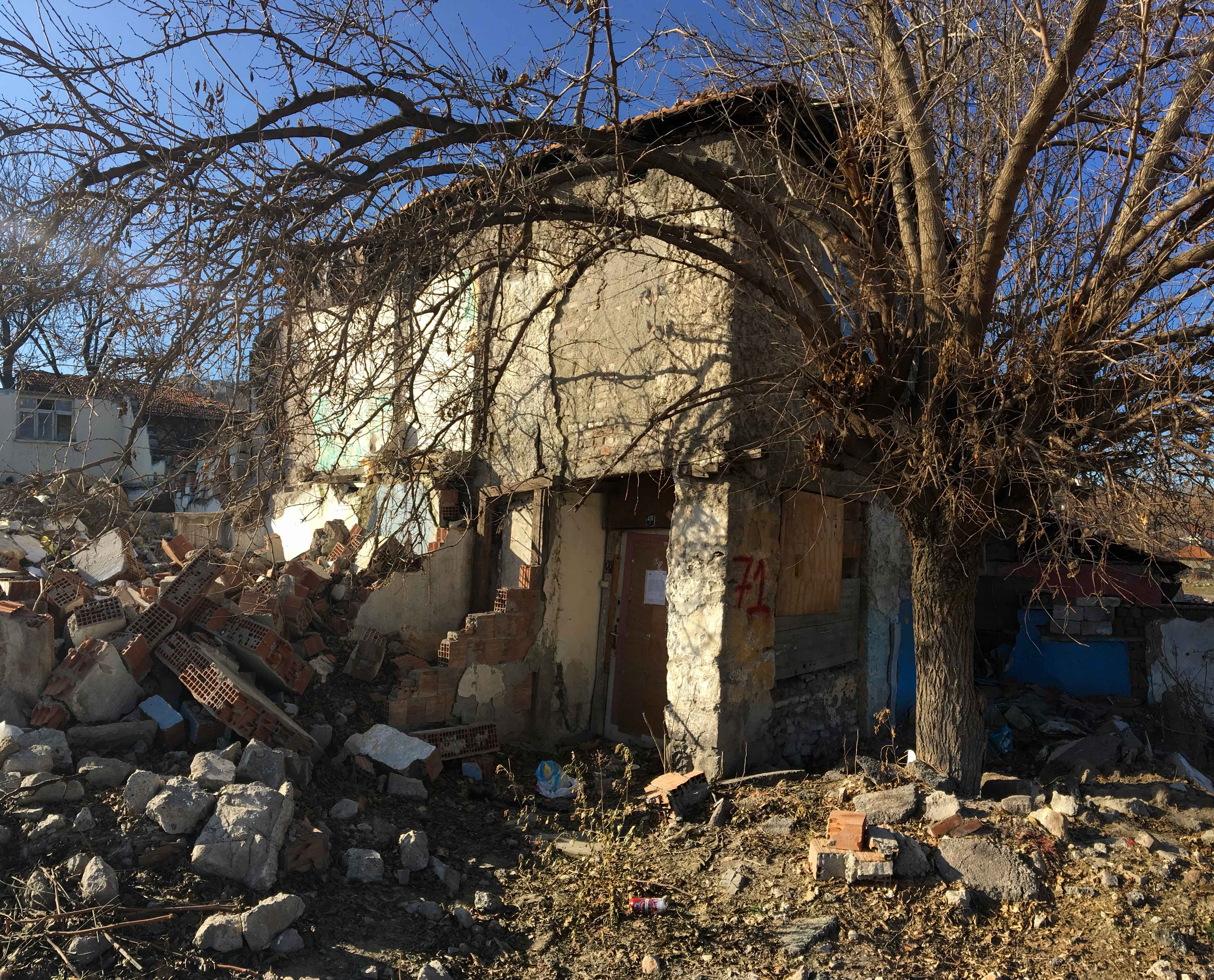 Evacuation notice for the building located at Doğanşehir Küme Evleri No:210