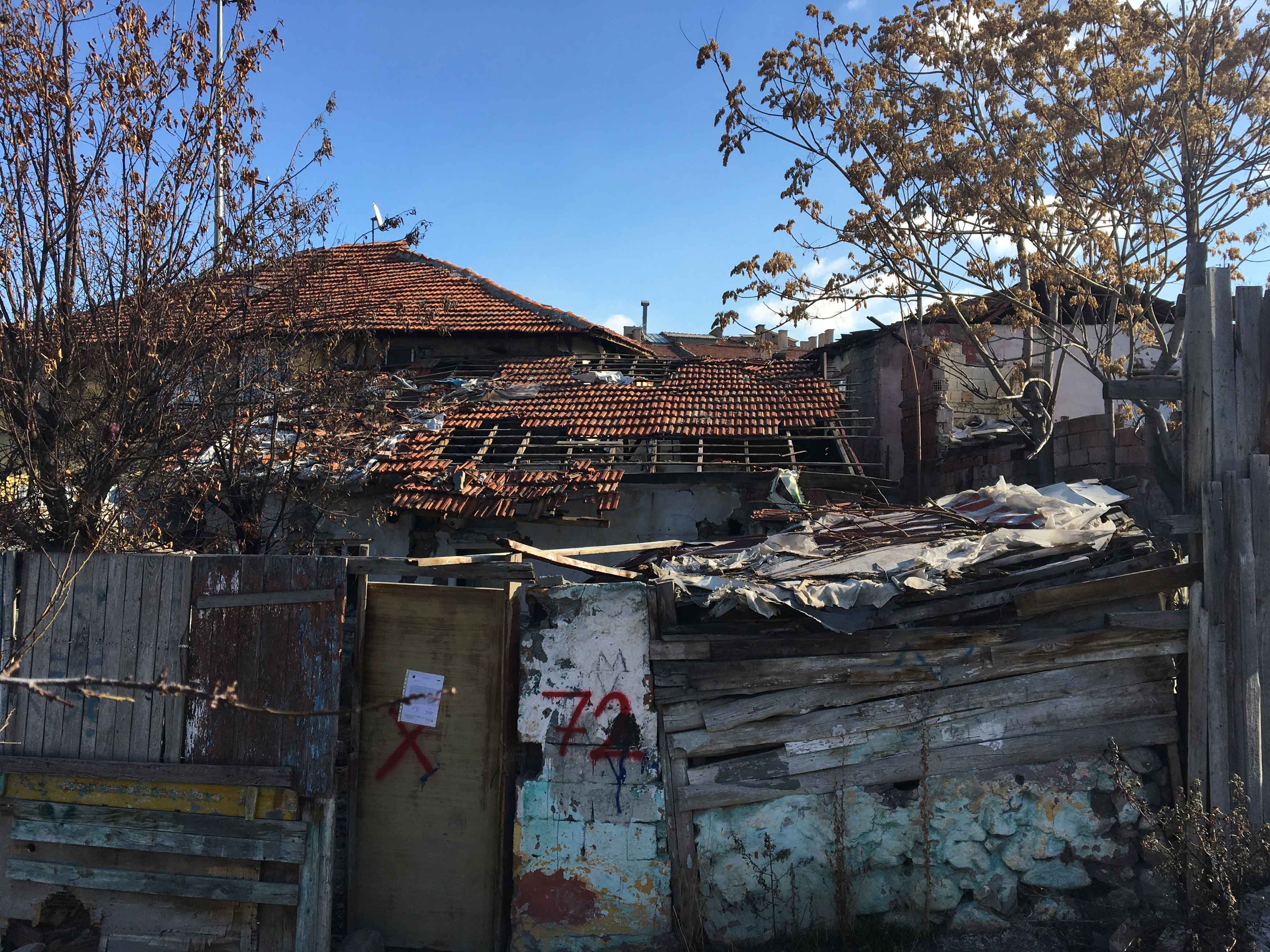 Eviction notice for the building located at Atıfbey Mahallesi 120 Sokak