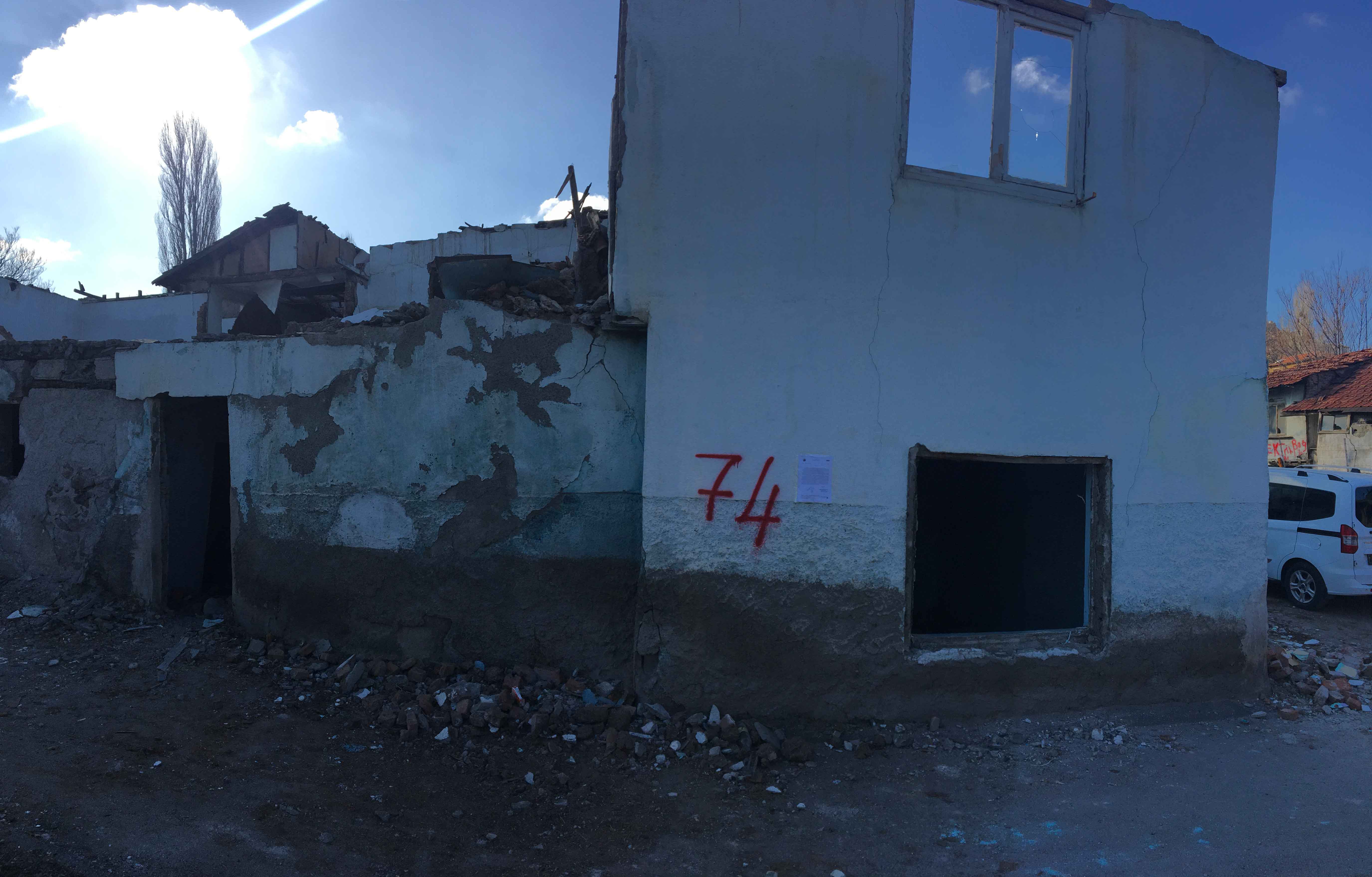 Eviction notice for the building located at Atıfbey Mahallesi Doğanşehir Küme Evleri No:76