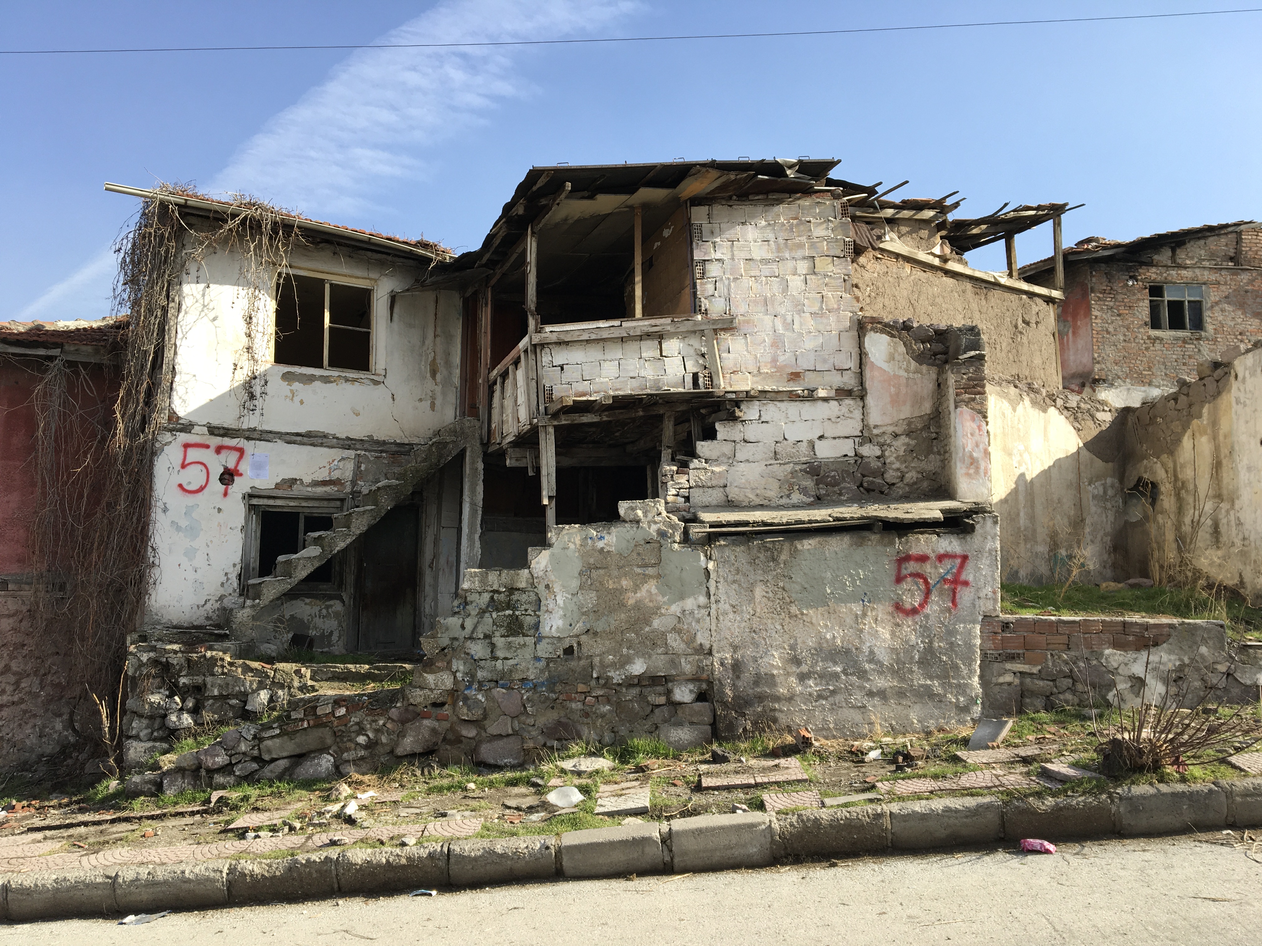 Evacuation and demolition notice for the building located at Atıfbey Mahallesi Şehit Kaya Aldoğan Caddesi No:177