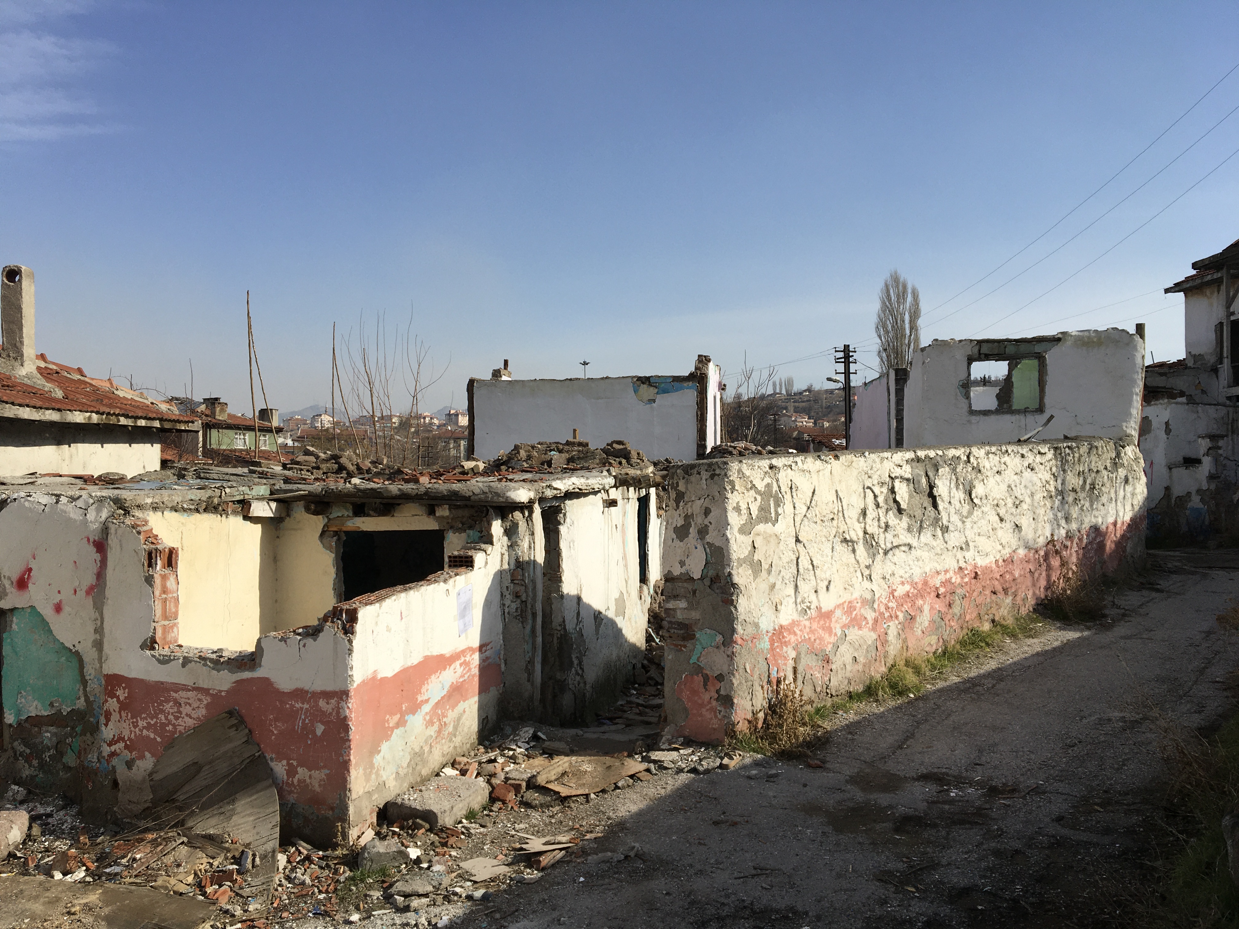 Evacuation and demolition notice for the building located at Atıfbey Mahallesi Doğanşehir Küme Evleri No: 13