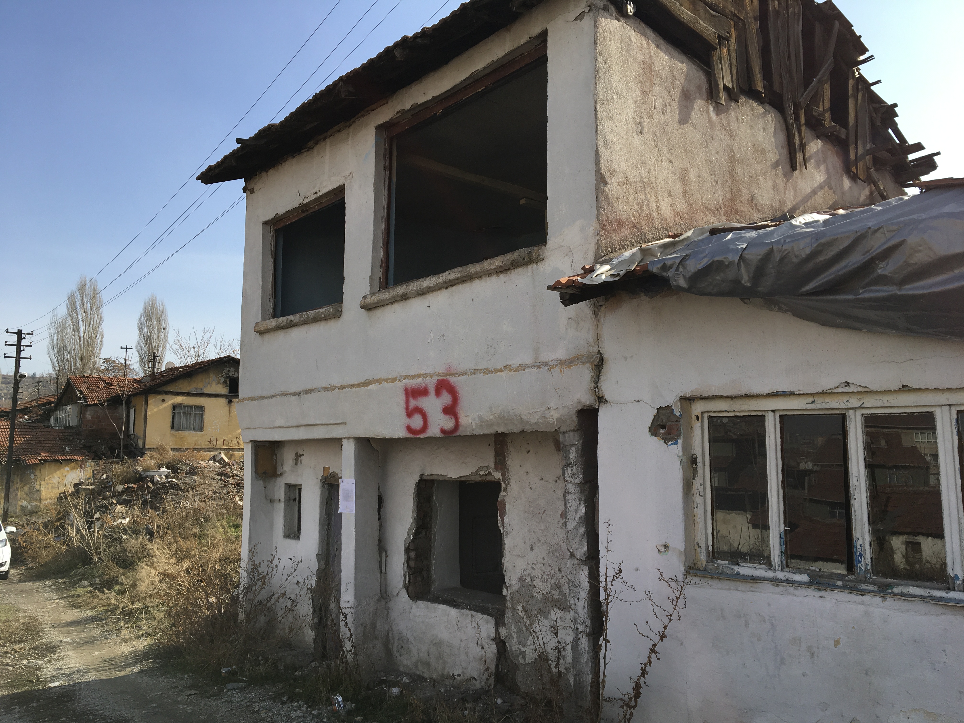 Evacuation and demolition notice for the building located at Atıfbey Mahallesi Doğanşehir Küme Evleeri