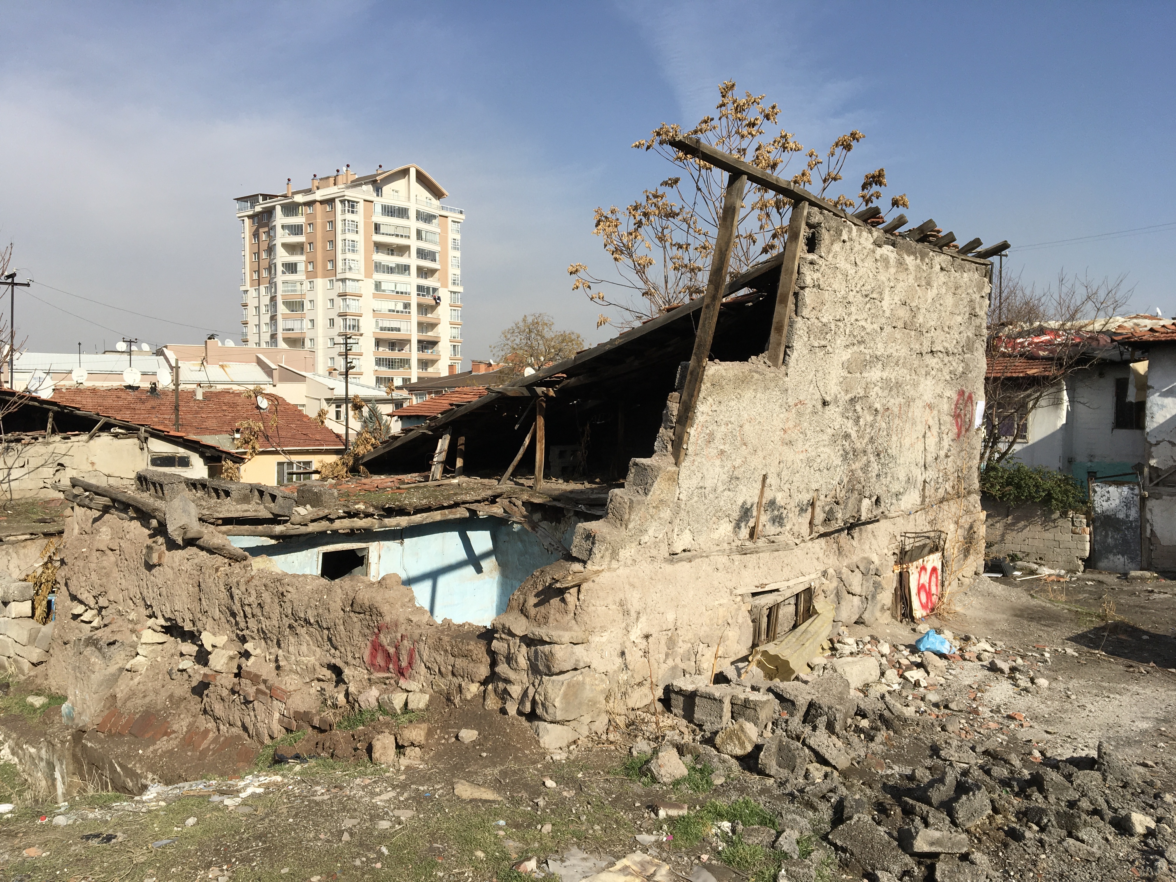 Evacuation and demolition notice for the building located at Atıfbey Mahallesi Doğanşehir Küme Evleri No: 107
