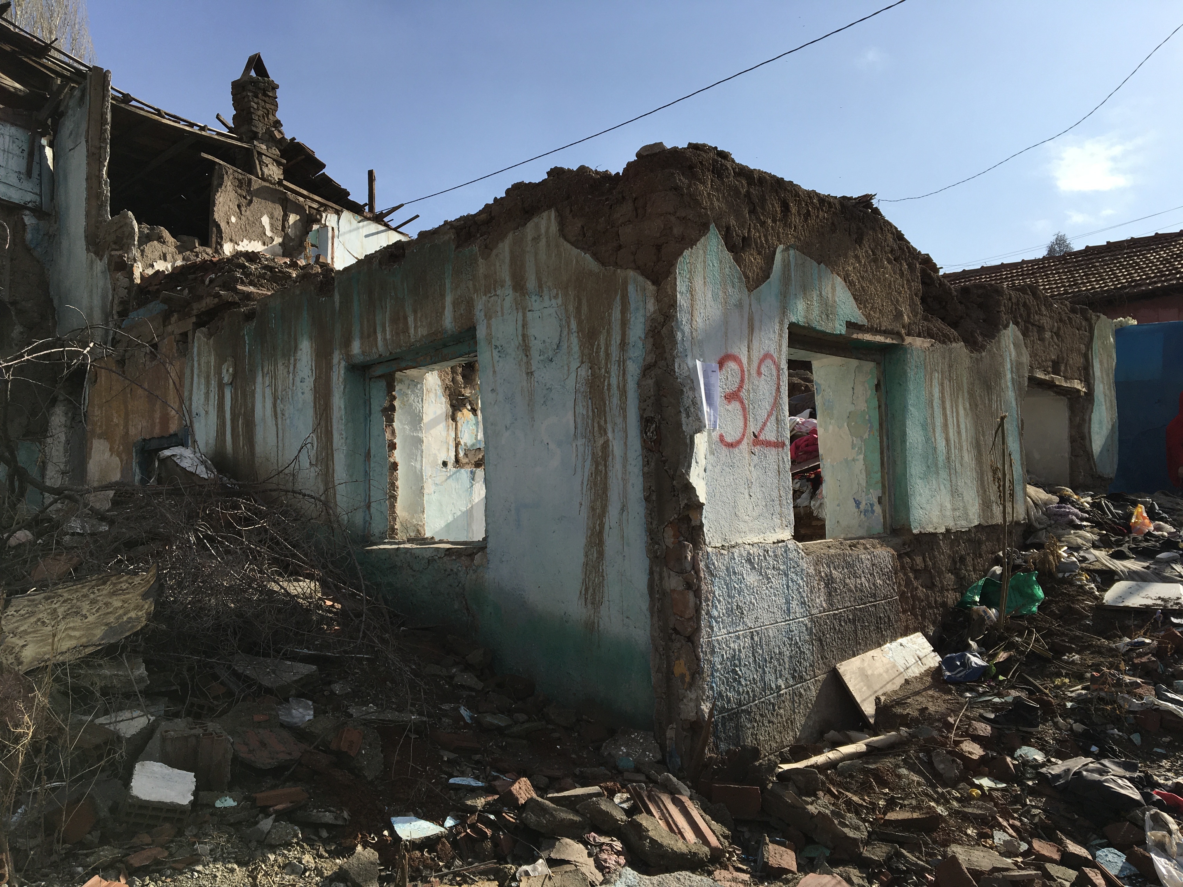 Evacuation and demolition notice for the building located at Atıfbey Mahallesi Sinanpaşa Sokak No: 154