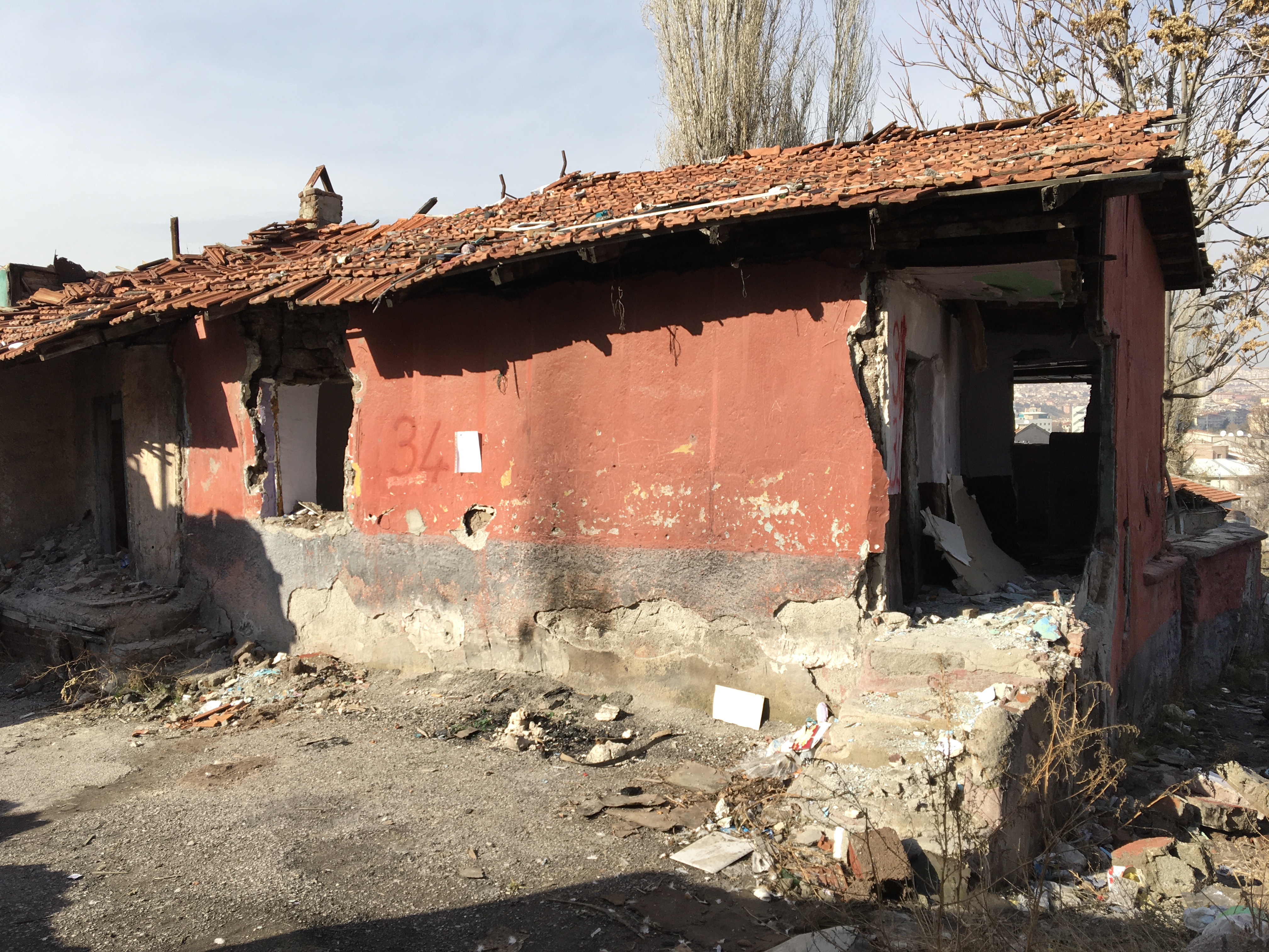 Evacuation and demolition notice for the building located at Atıfbey Mahallesi Sinanpaşa Sokak No: 254