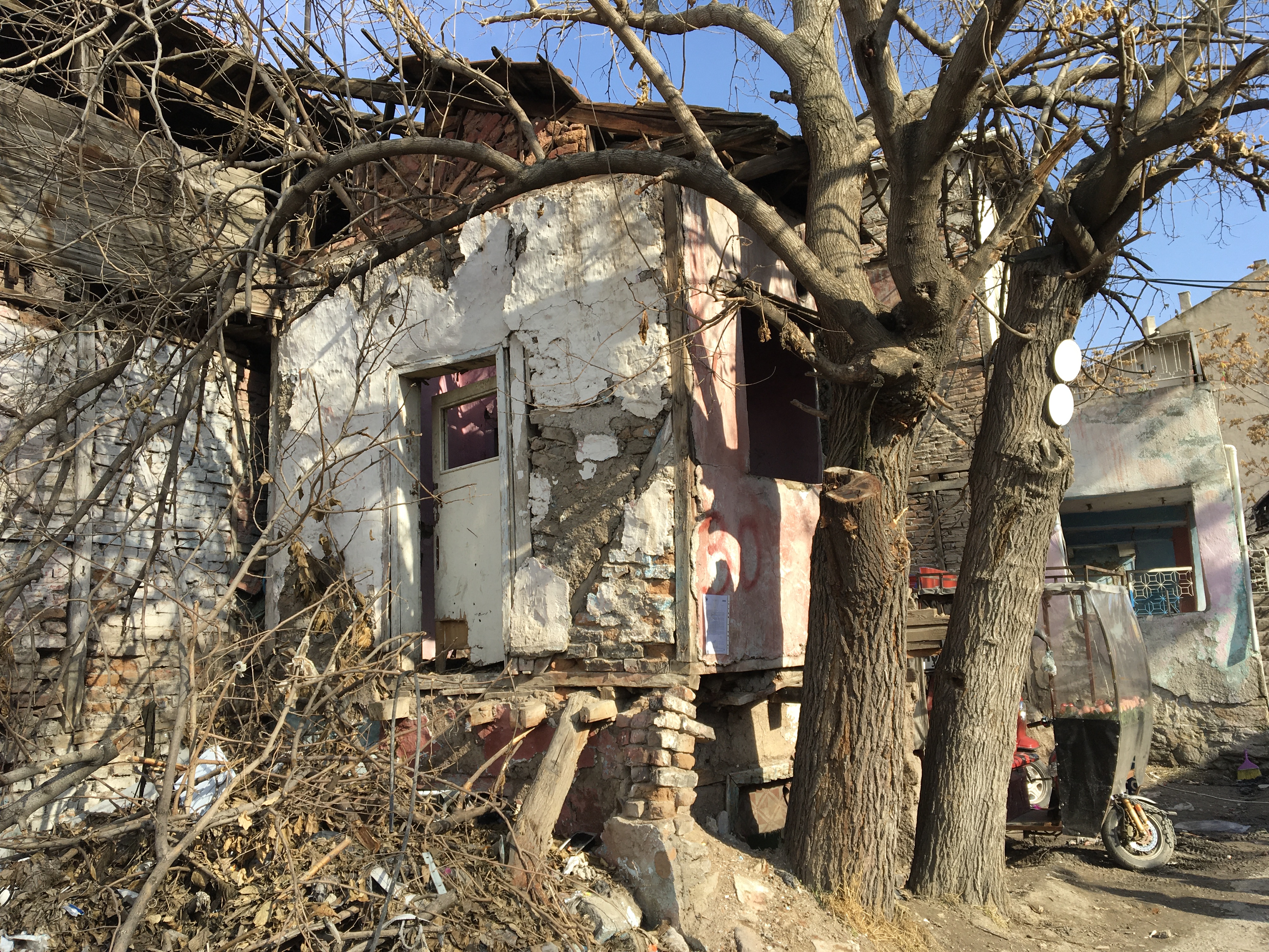 Evacuation and demolition notice for the building located at Atıfbey Mahallesi Doğanşehir Küme Evleri No: 151