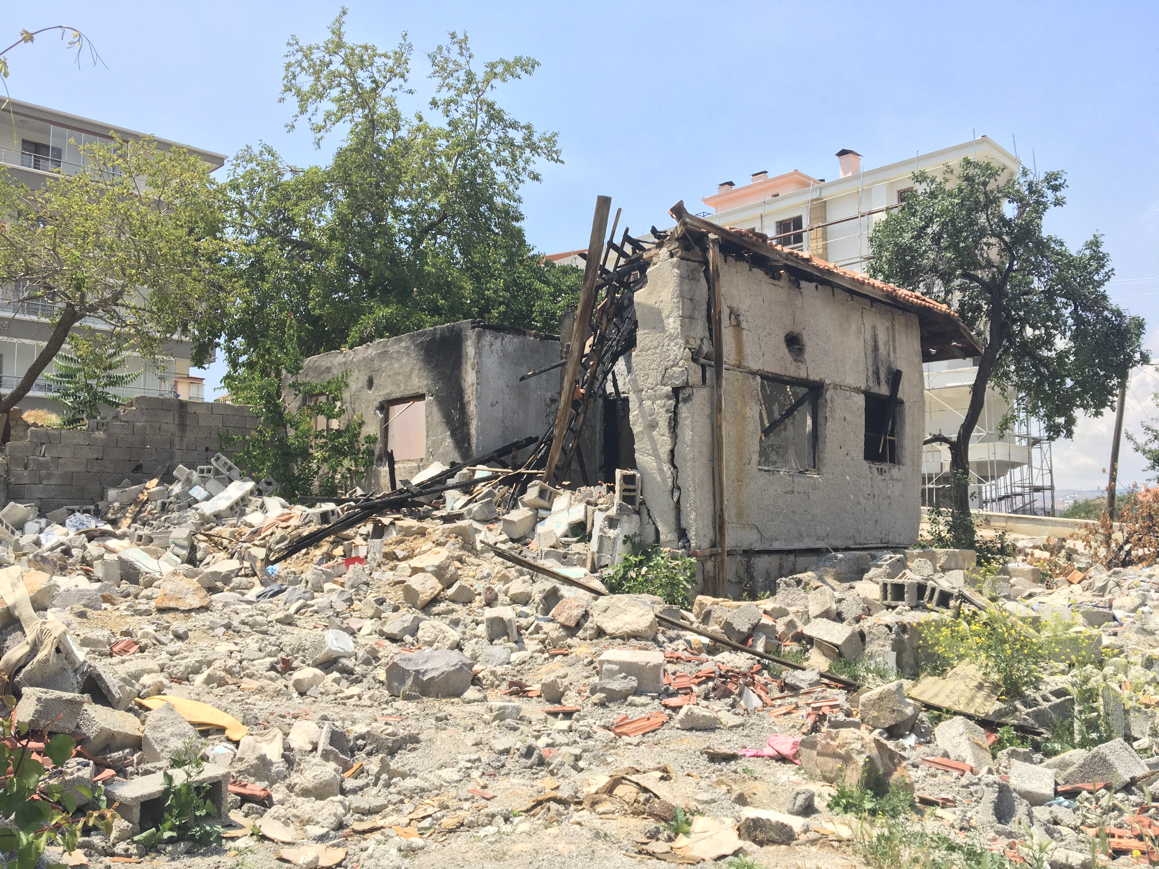 Evacuation and demolition notice for the building located at Altındağ Siteler 834. Sokak No 2
