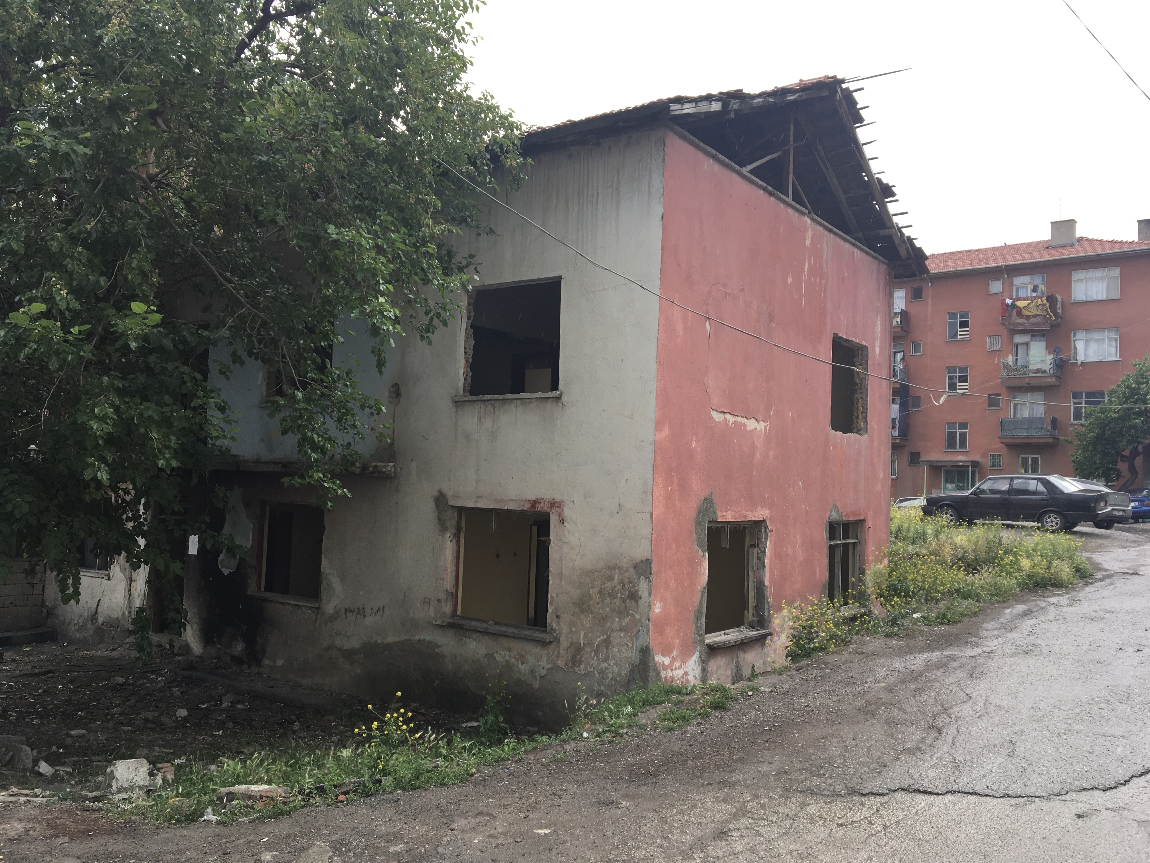 Evacuation and demolition notice for the building in Ulubey District