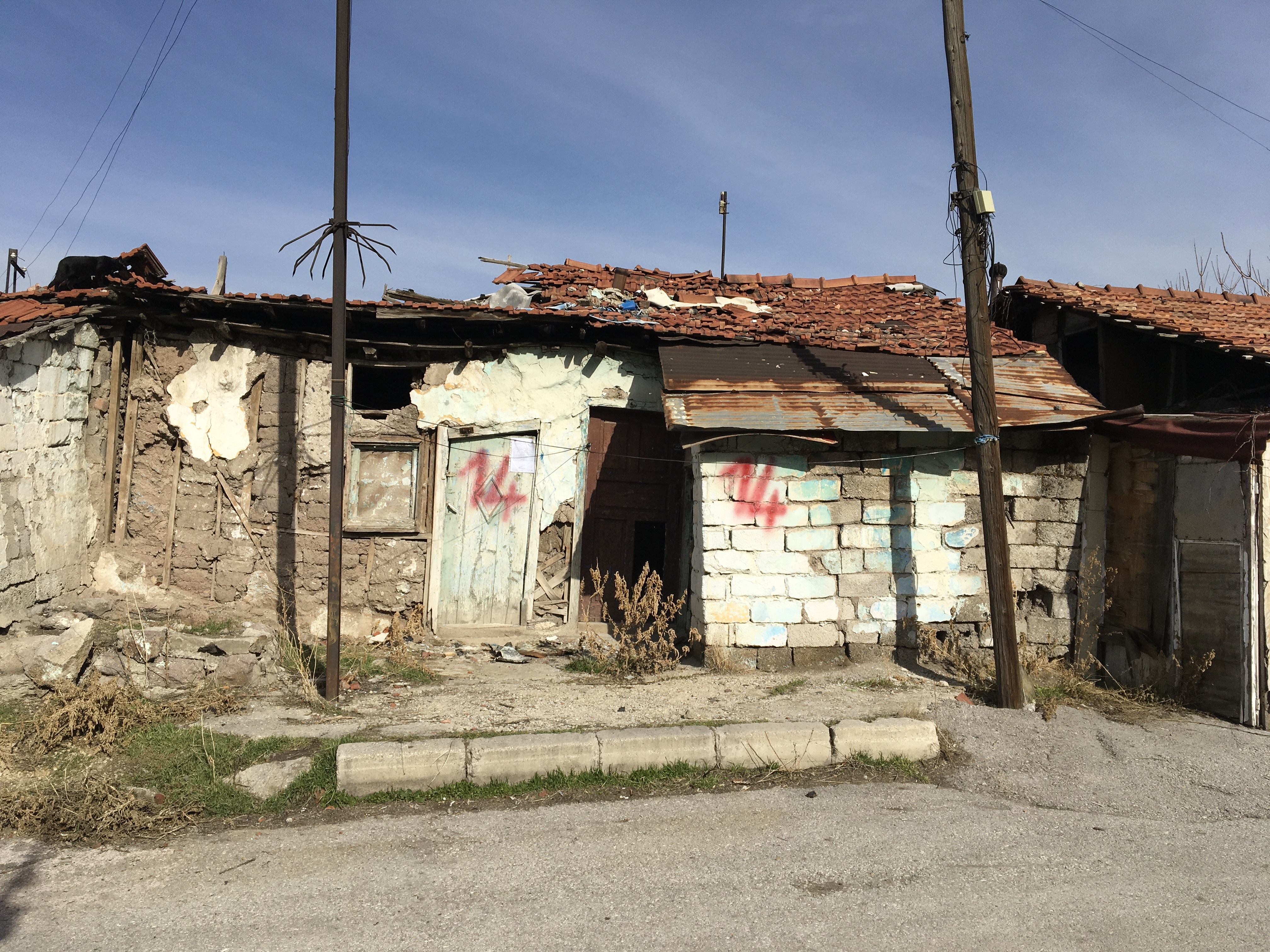 Evacuation and demolition notice for the building located at Atıfbey Mahallesi 65. Sokak No: 190