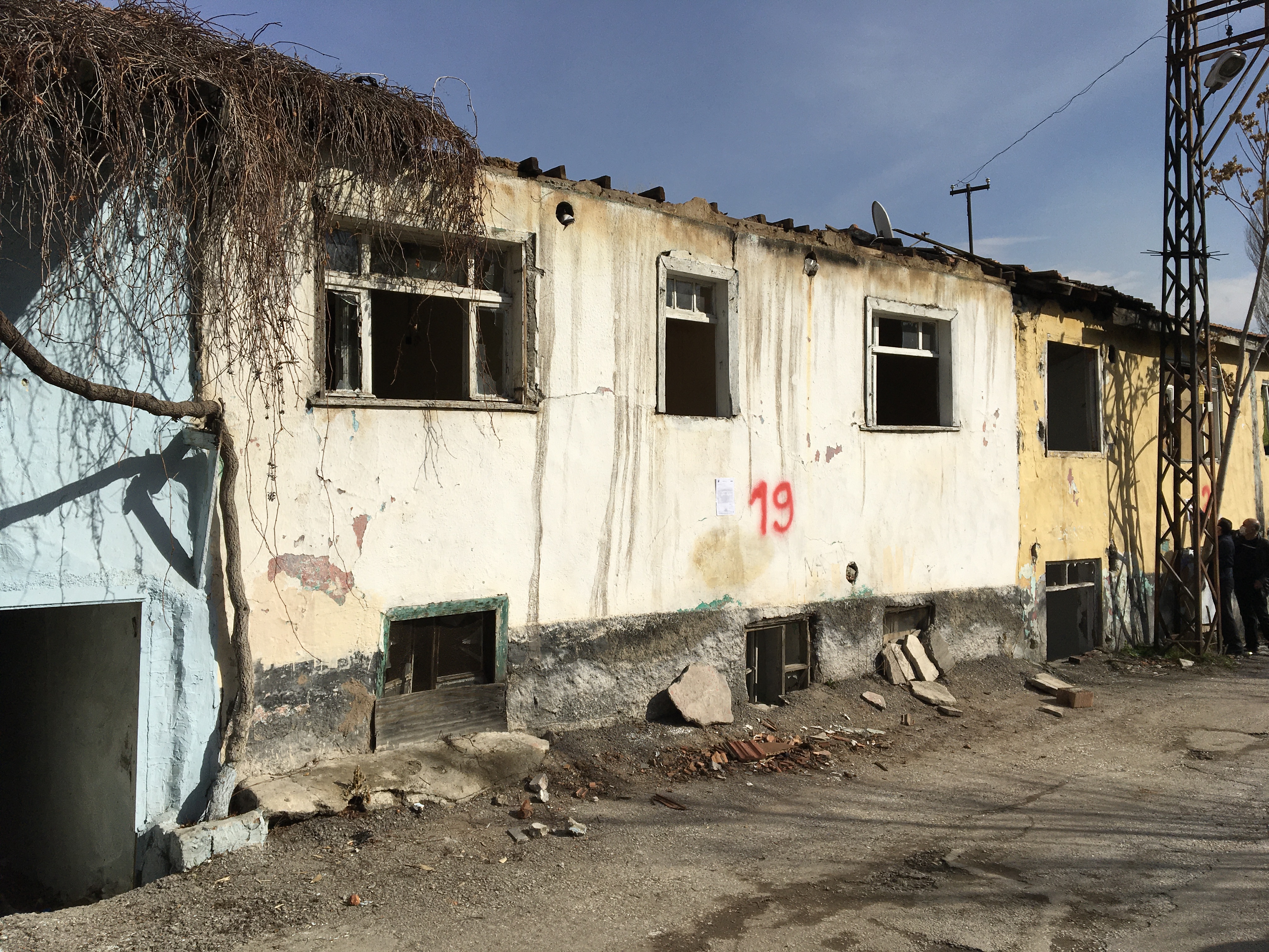 Evacuation and demolition notice for the building located at Atıfbey Mahallesi 100. Sokak No: 264