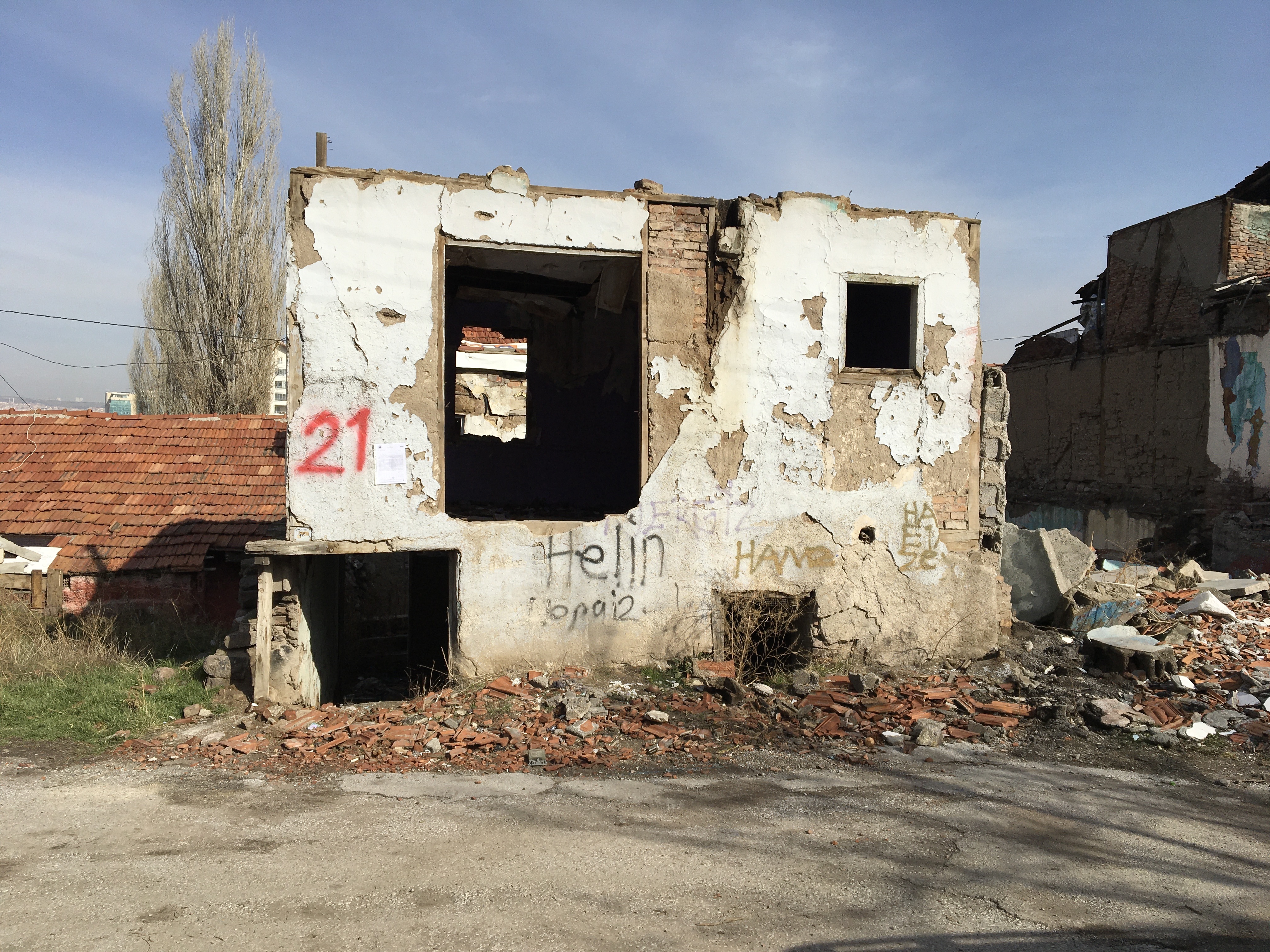 Evacuation and demolition notice for the building located at Atıfbey Mahallesi 100. Sokak No: 280