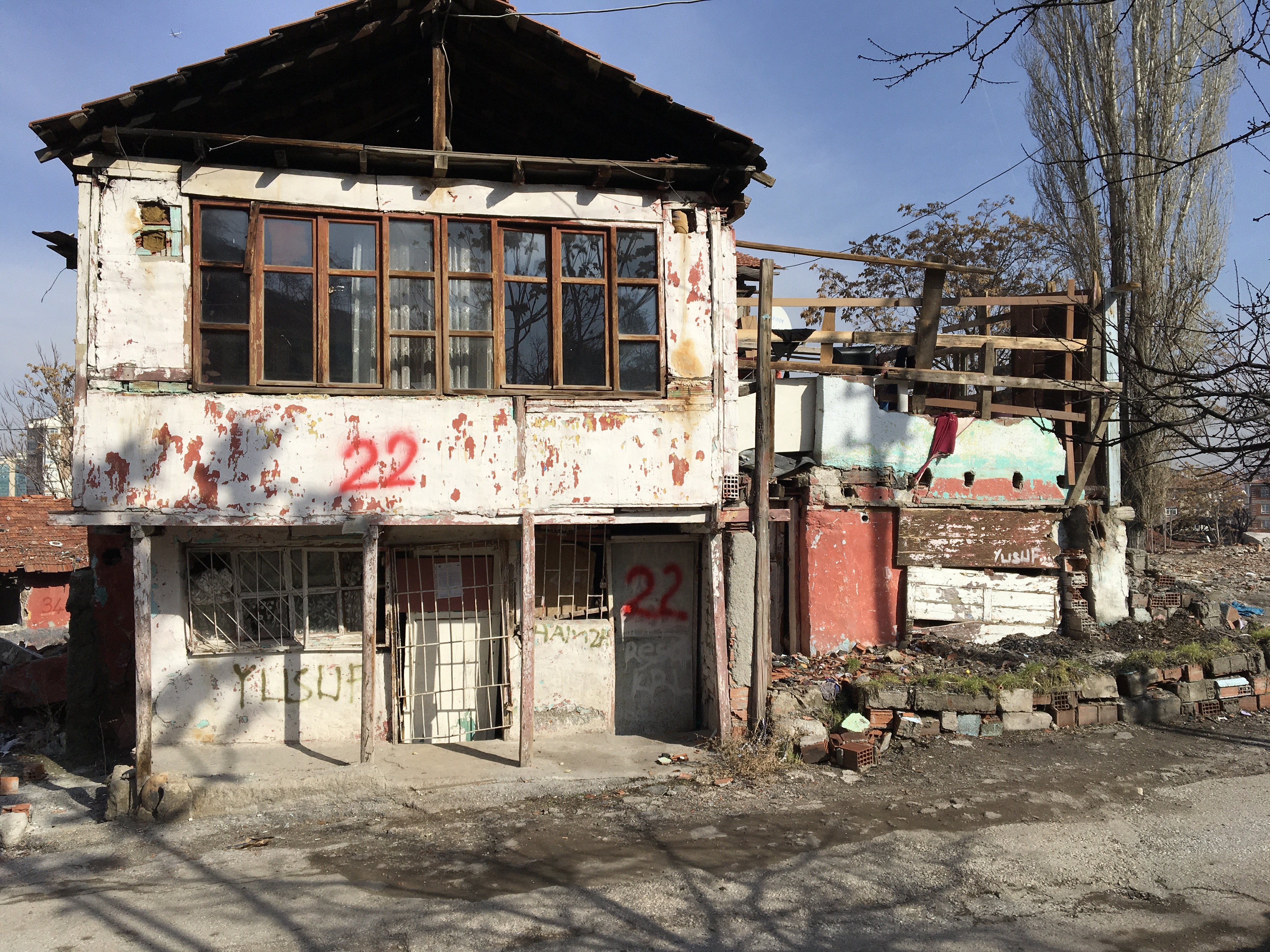 Evacuation and demolition notice for the building located at Atıfbey Mahallesi 100. Sokak No: 281