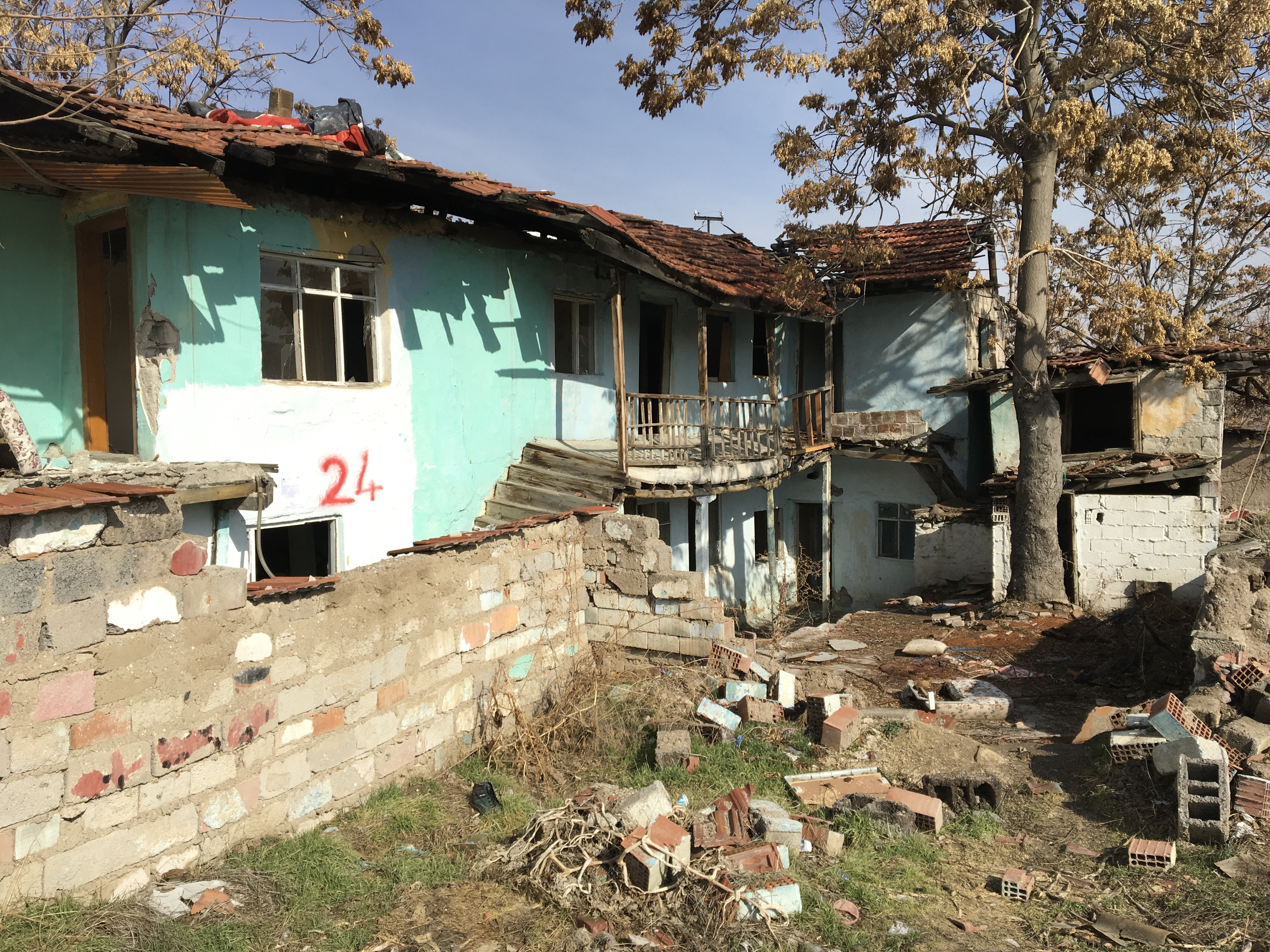 Evacuation and demolition notice for the building located at Atıfbey Mahallesi 120. Sokak No: 229
