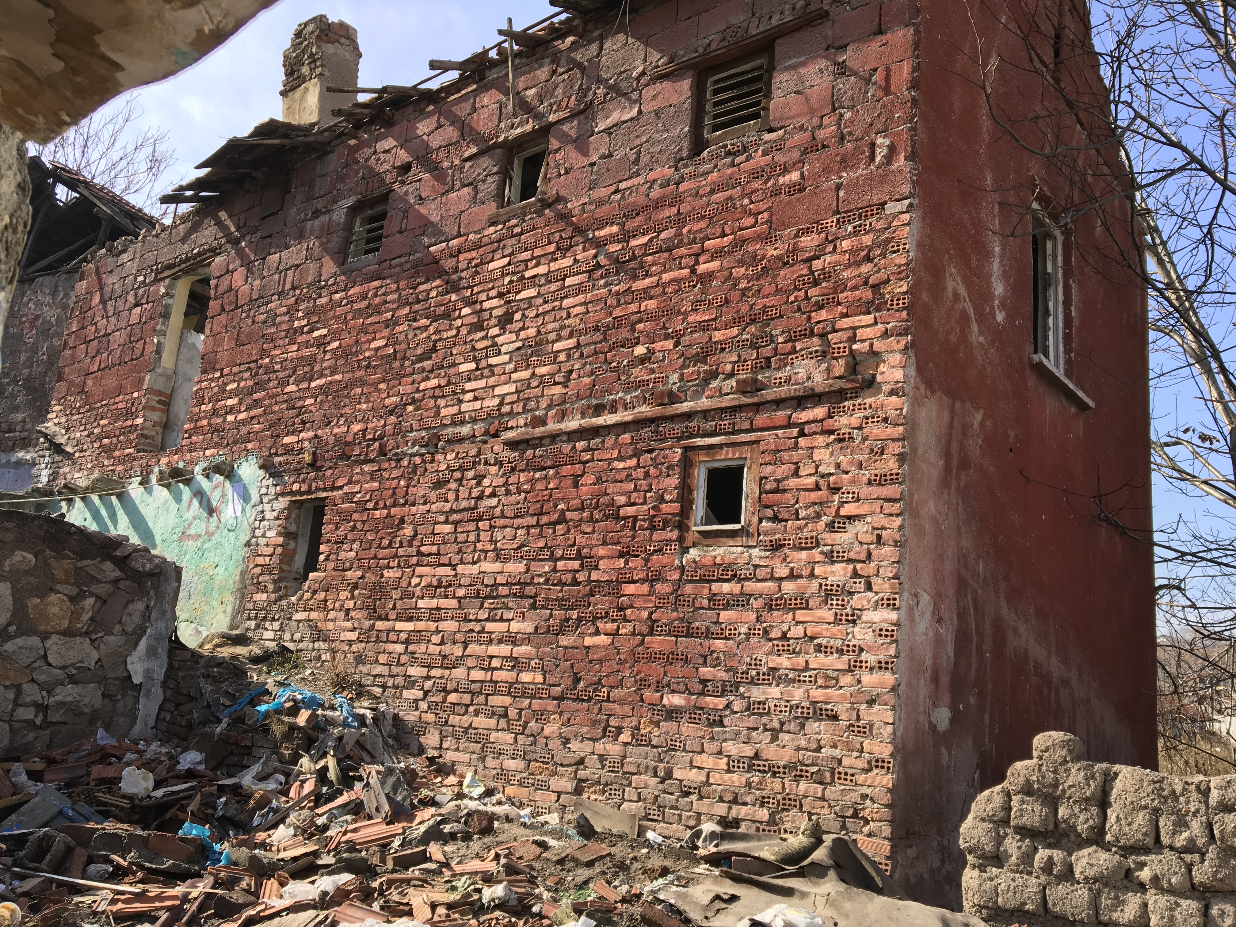 Evacuation and demolition notice for the building located at Atıfbey Mahallesi 120. Sokak No:140