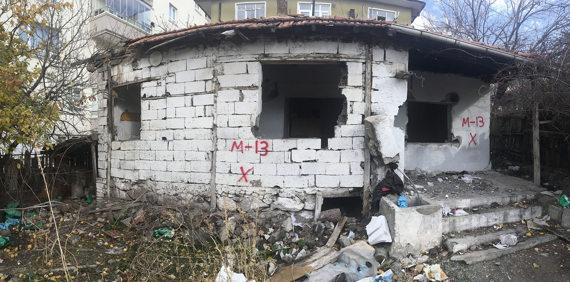 Evacuation and demolition notice for the building located on Battalgazi District, 953rd Street