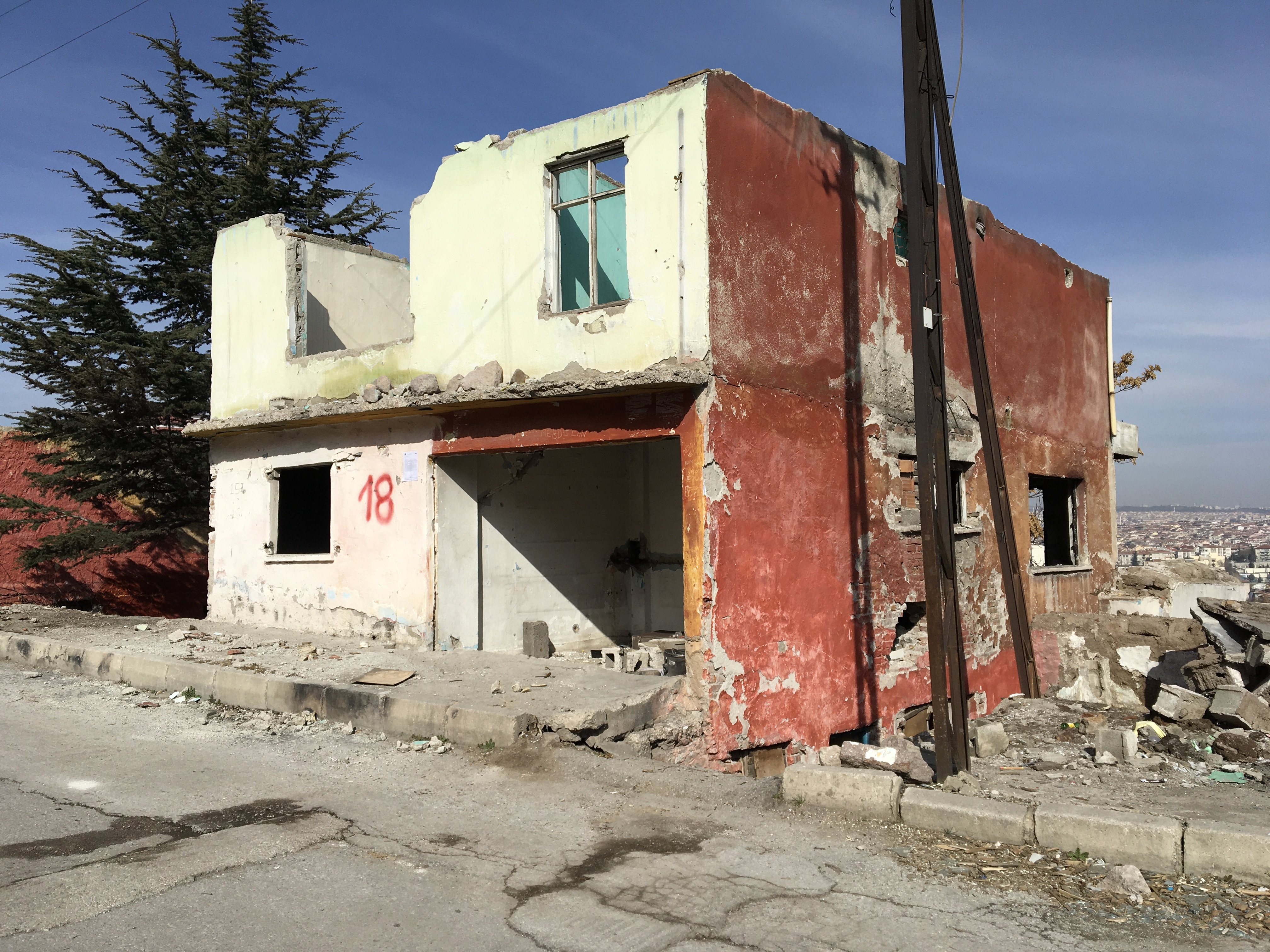 Evacuation and demolition notice for the building located at Atıfbey Mahallesi 65. Sokak No: 156