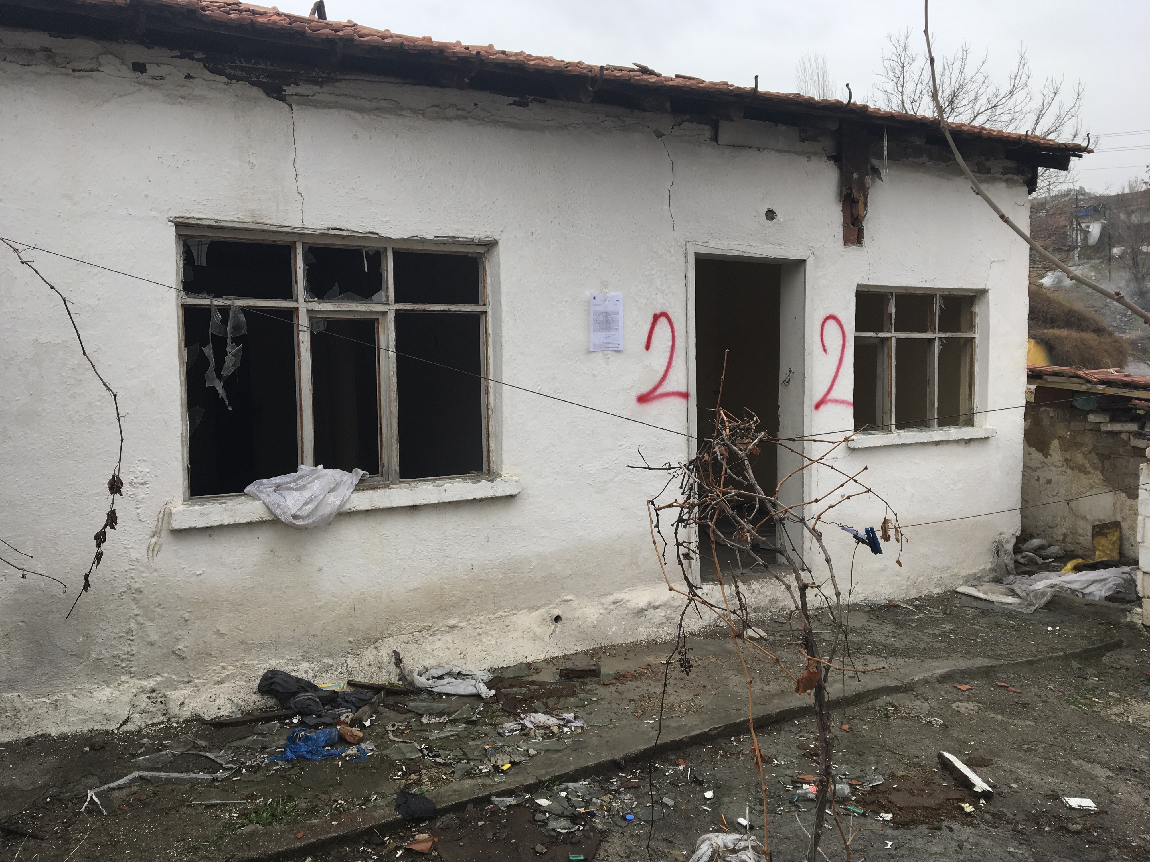 Evacuation and demolition notice for the building located on Tanıştıran Street in Gültepe District