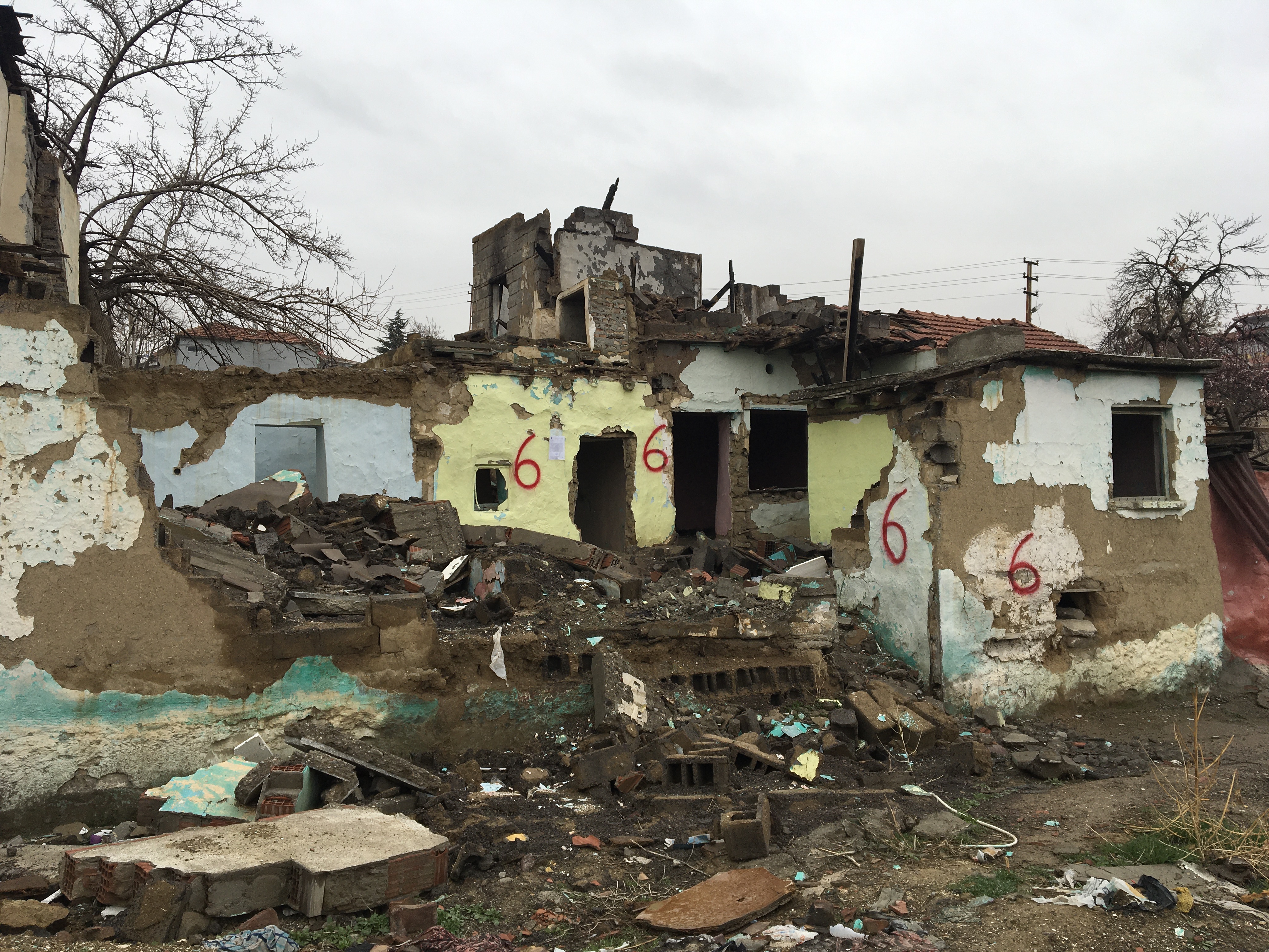 Evacuation and demolition notice for the building located in Gültepe Mahallesi Şile Sokak No:47