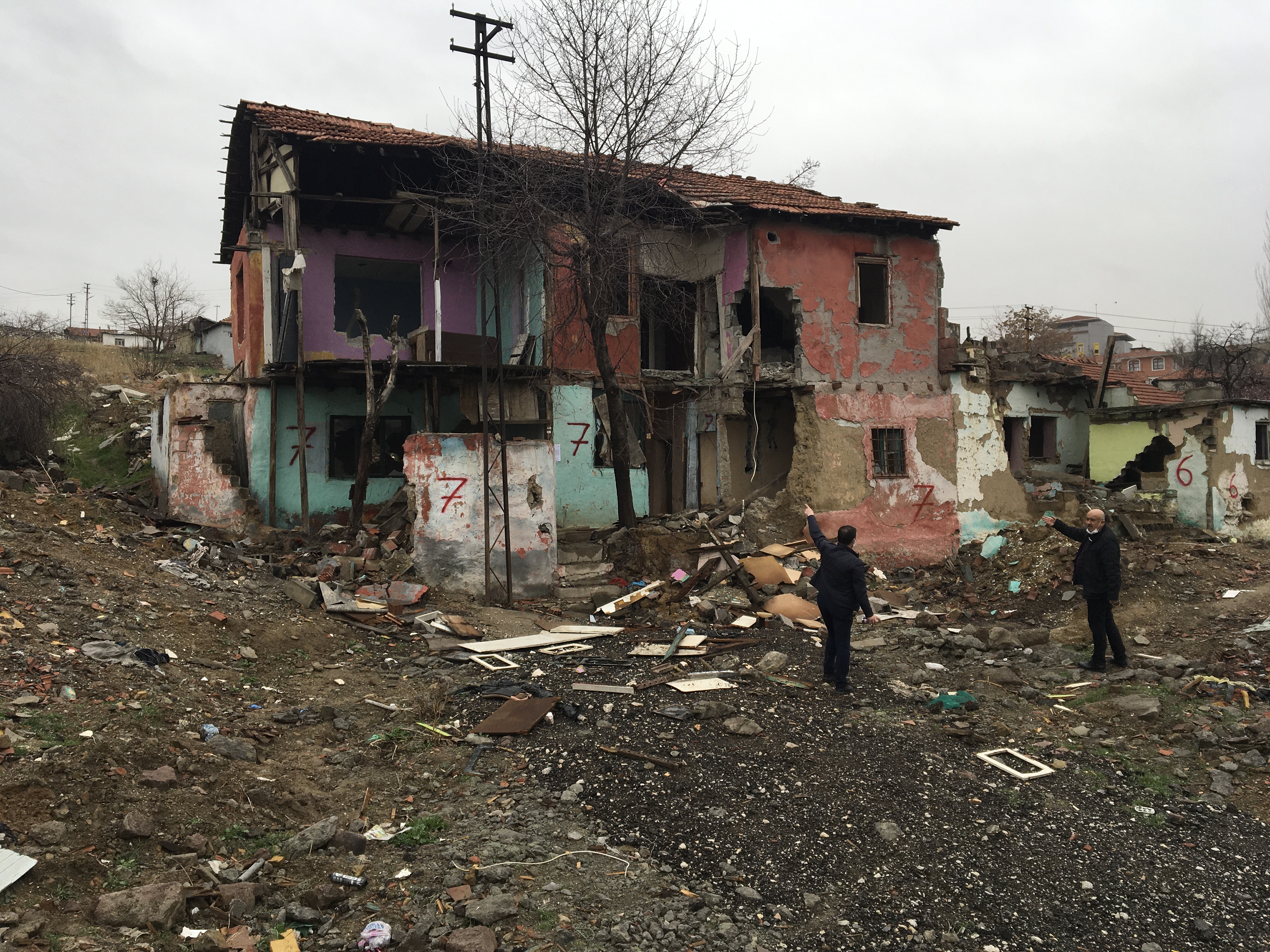 Evacuation and demolition notice for the building located in Gültepe Mahallesi Şile Sokak No:133