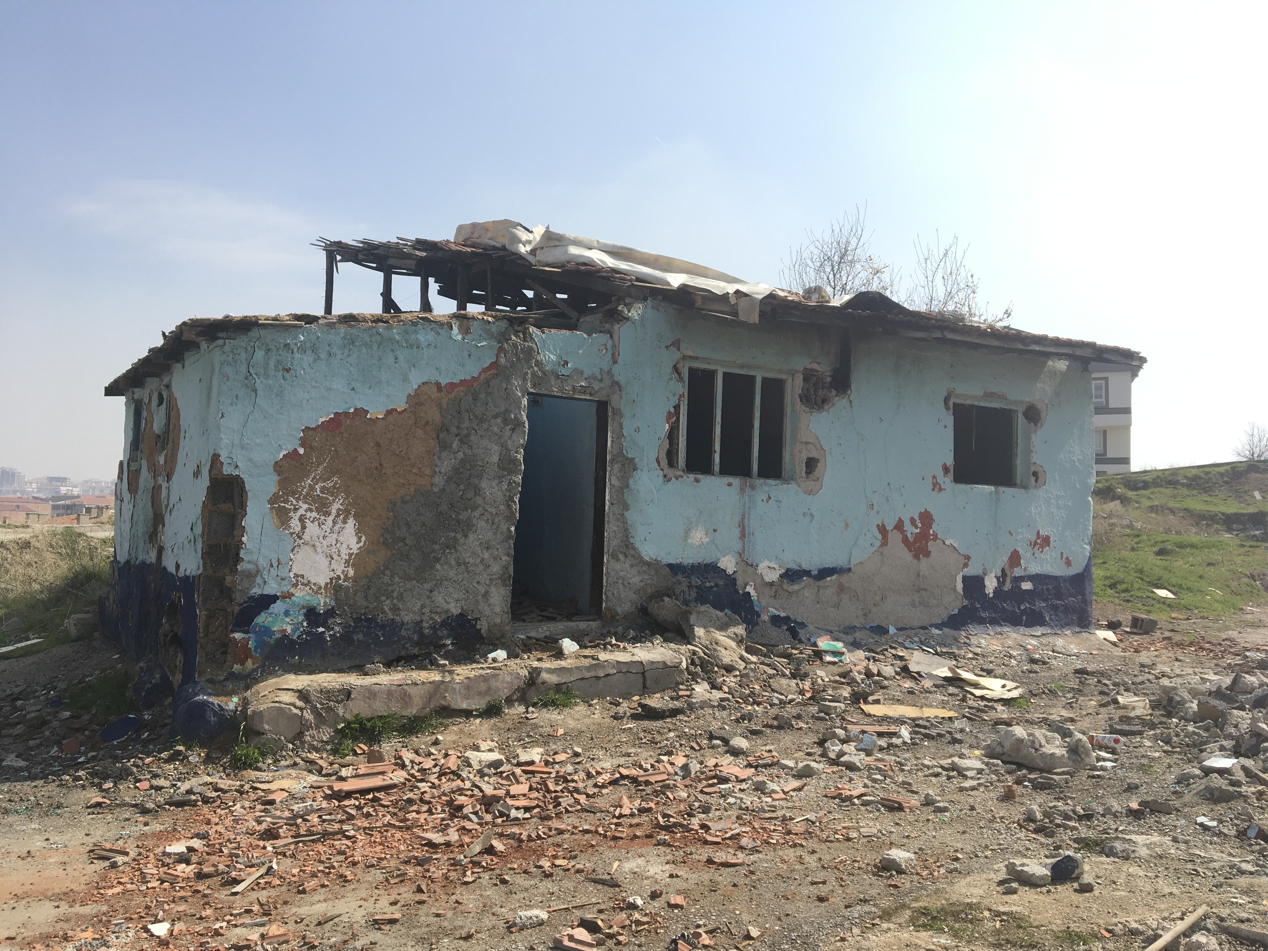 Evacuation and demolition notice for the building located on 679th Street in Örnek District