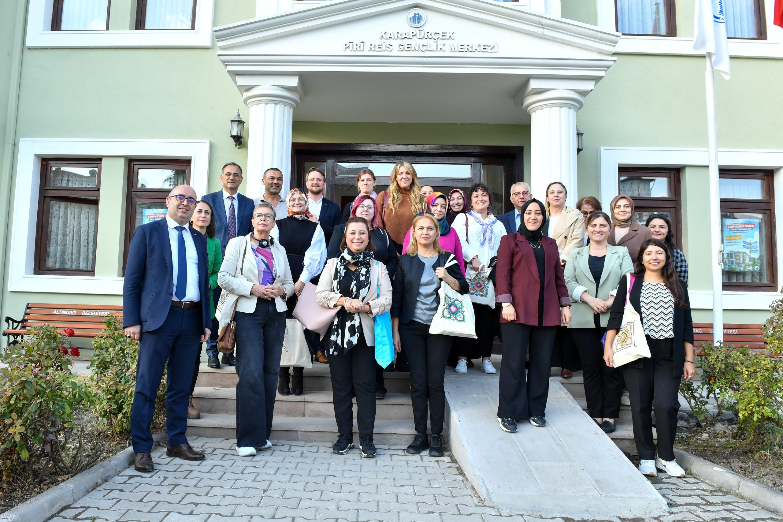PRAISE FROM THE GERMAN DELEGATION TO YOUTH CENTERS