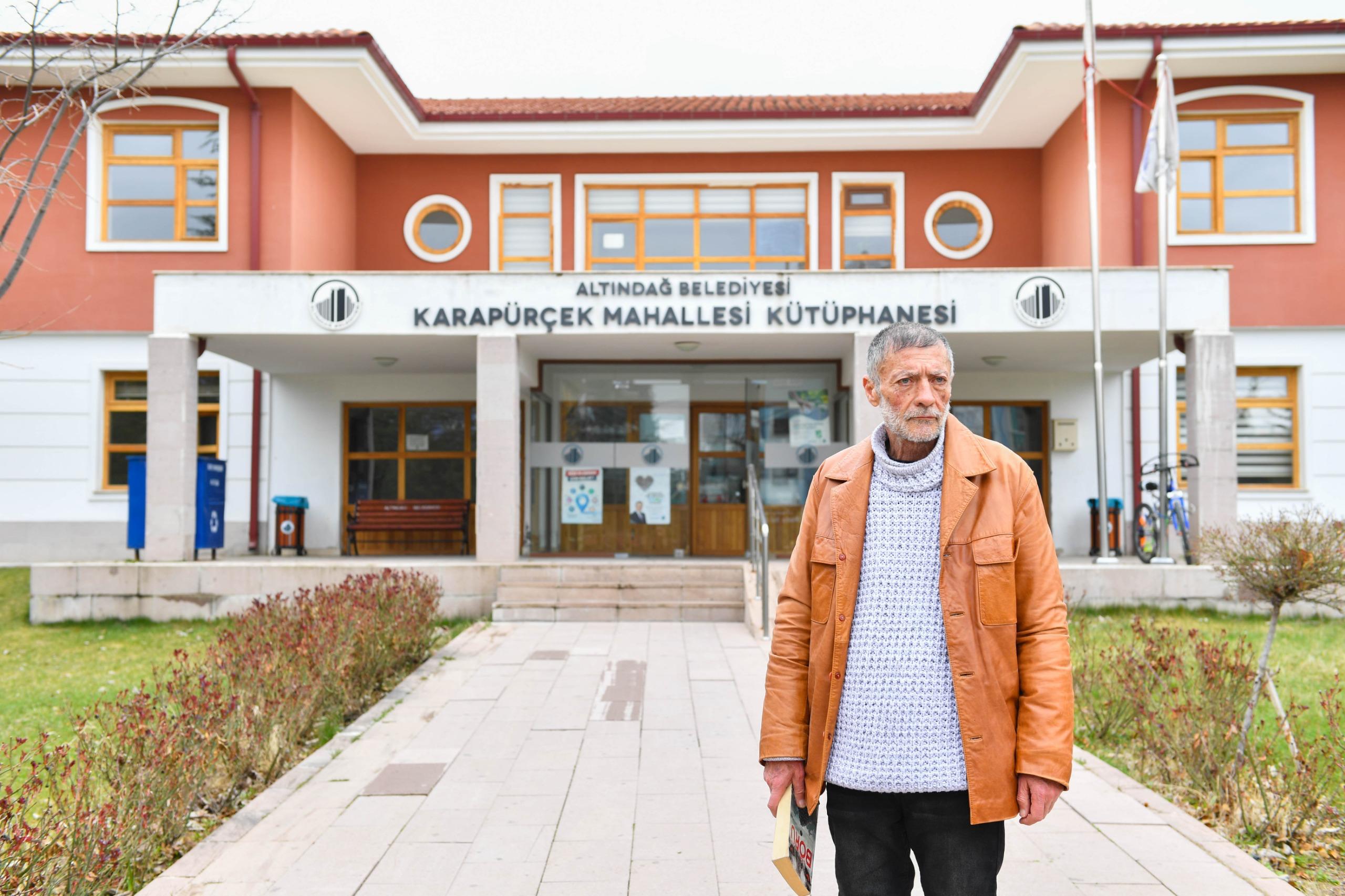 THE 71-YEAR-OLD BOOKWORM OF ALTındaĞ