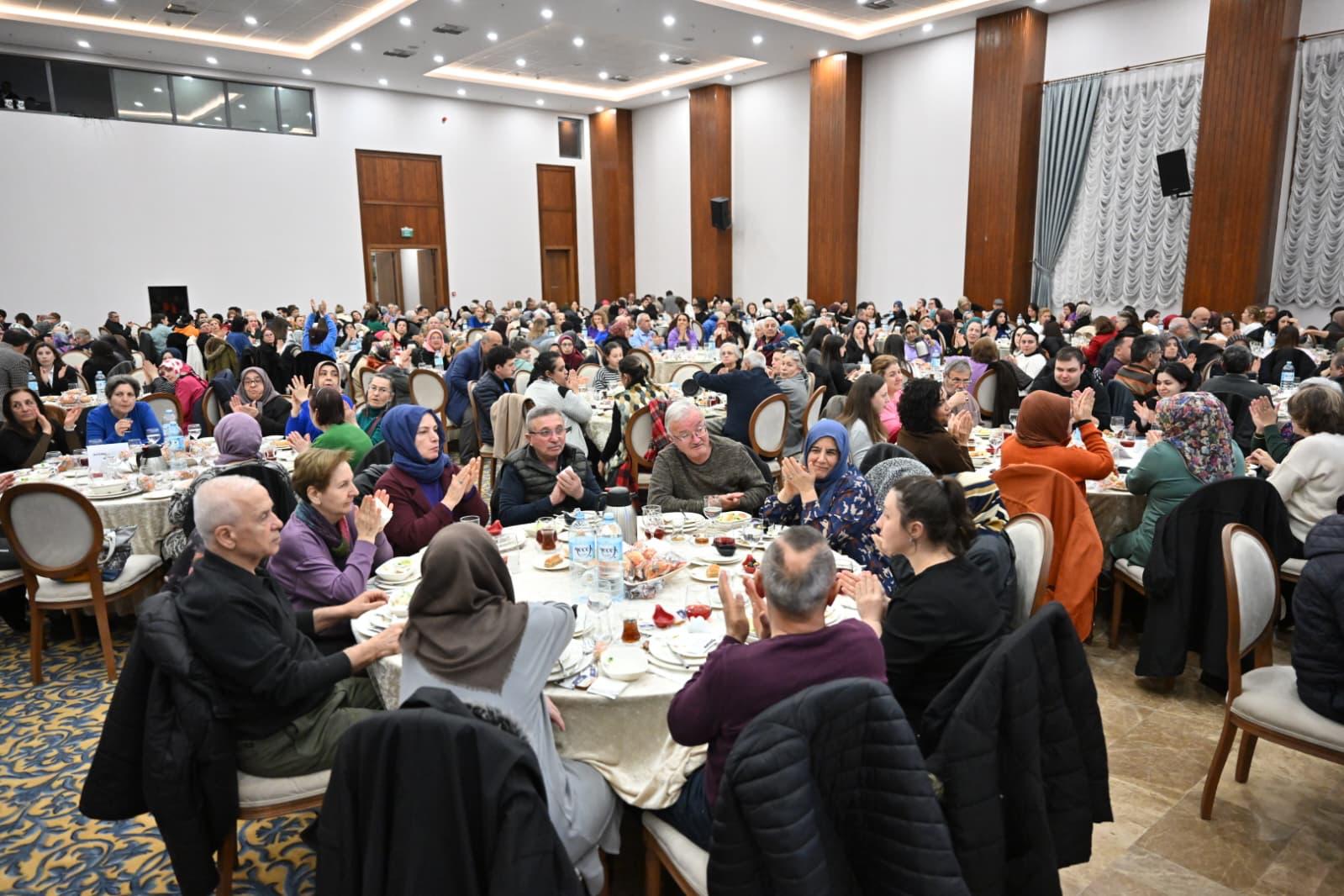 MAYOR TİRYAKİ MET WITH AYDINLIKEVLER RESIDENTS AT AN IFTAR