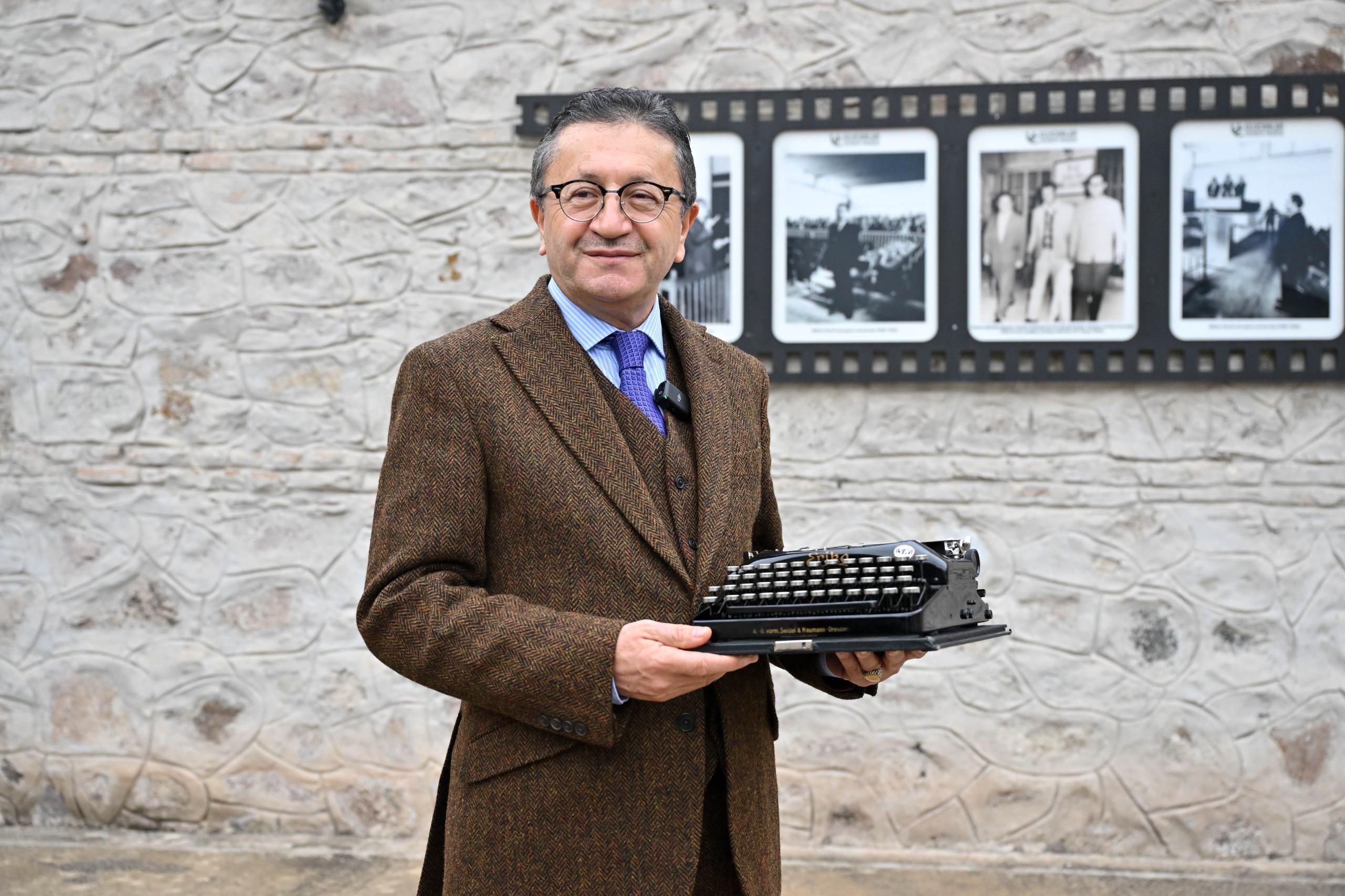 BÜLENT ECEVİT'S TYPEWRITER IS IN ULUCANLAR PRISON MUSEUM