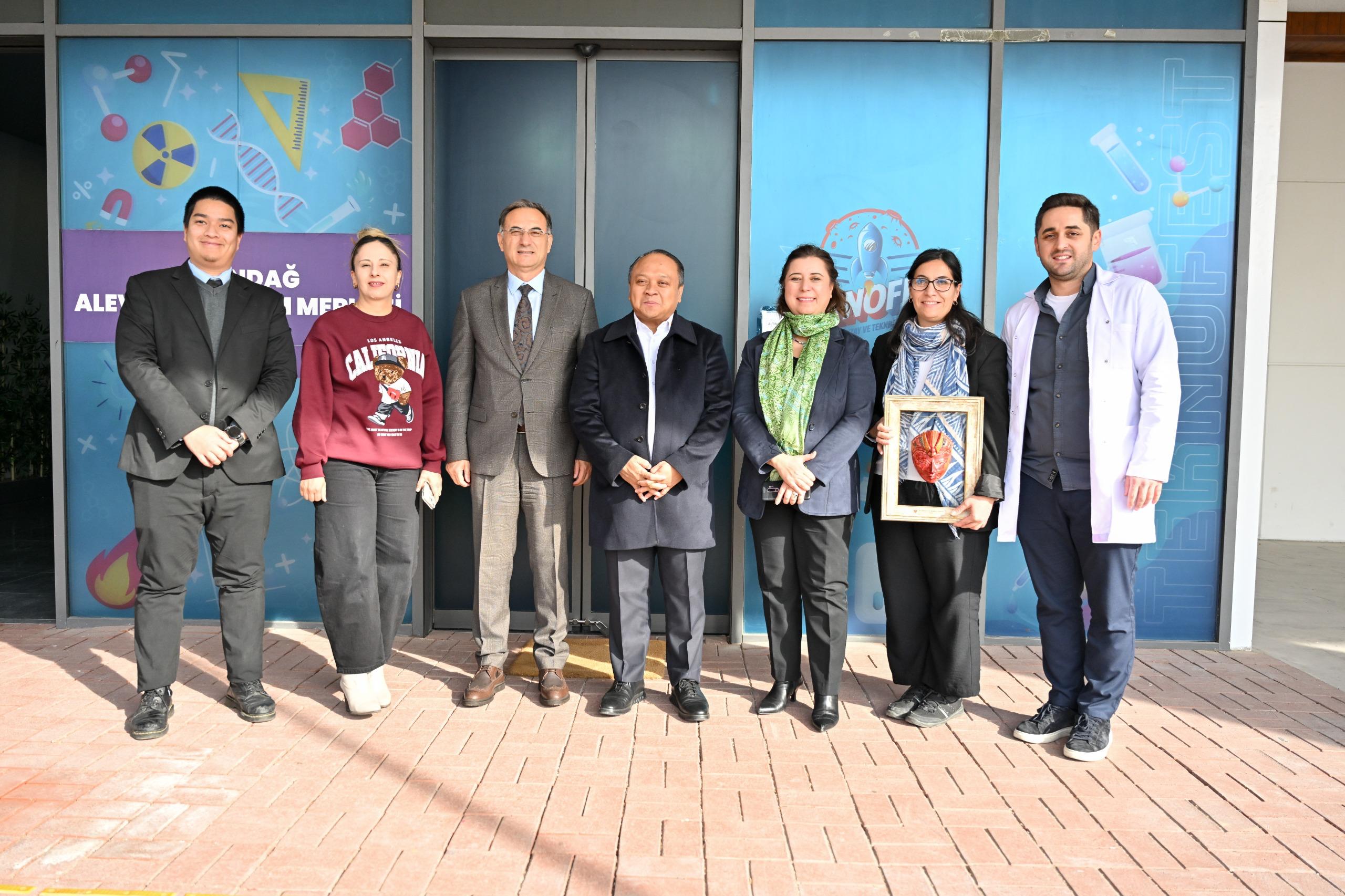 PRAISE FOR THE SCIENCE CENTER FROM THE INDONESIA AMBASSADOR