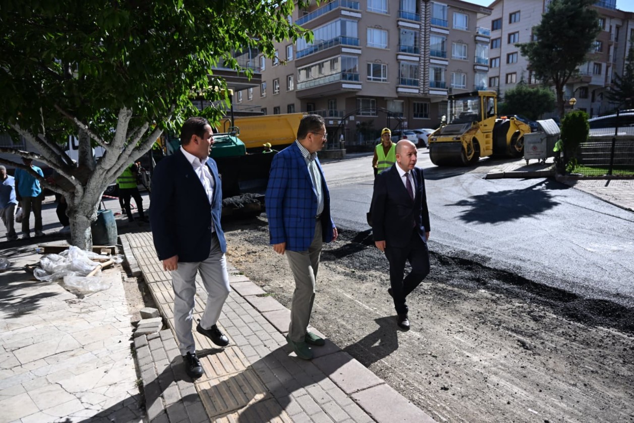ALTINDAĞ'DA YOL VE KALDIRIM ATAĞI