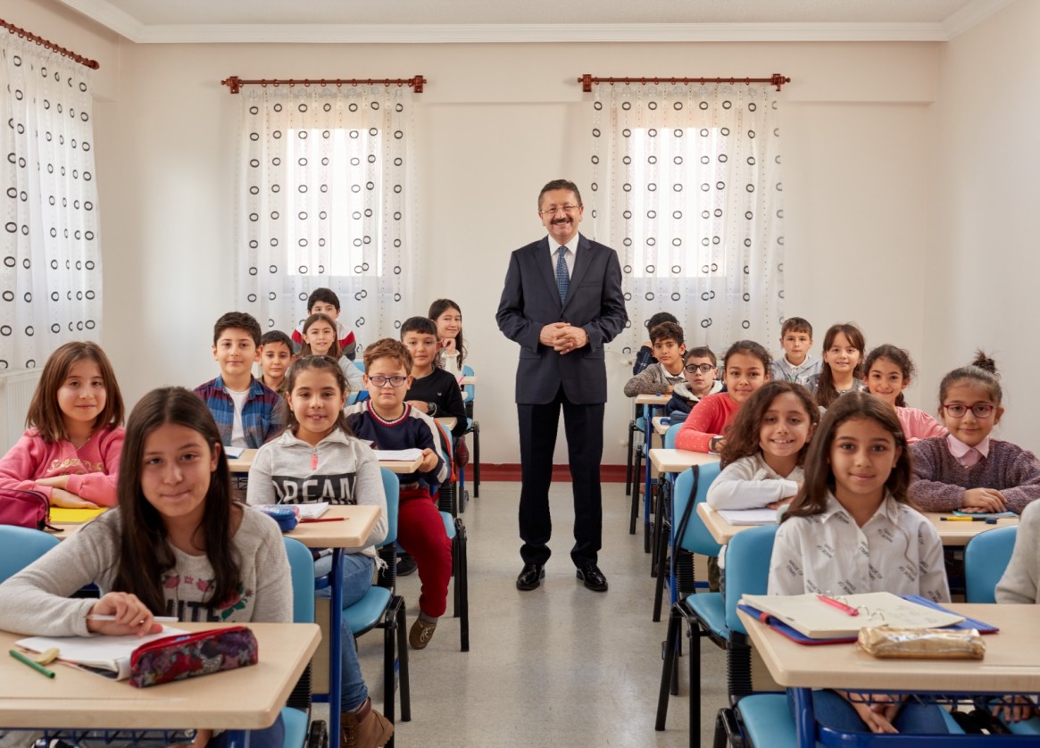 ALTINDAĞLI GENÇLER GENÇLİK MERKEZLERİNE AKIN ETTİ