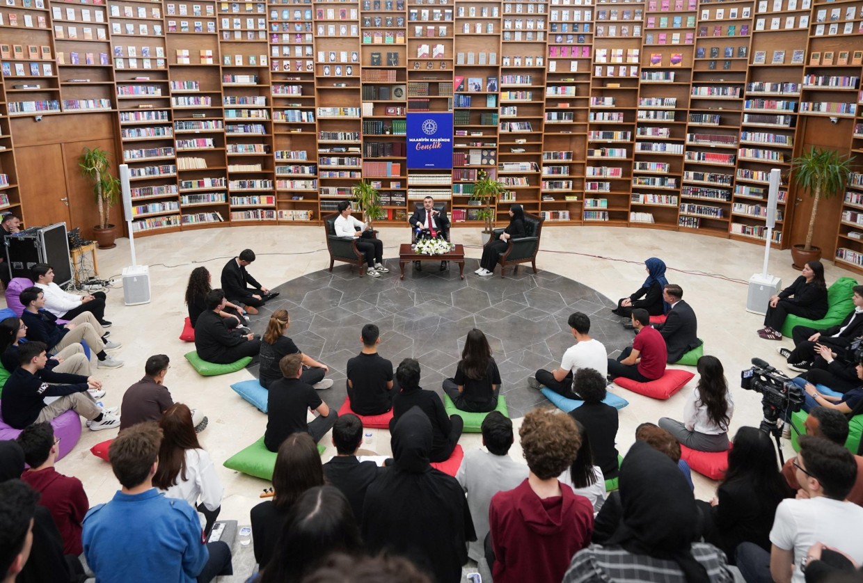 MINISTER TEKİN MET WITH YOUNG PEOPLE AT THE ALTIN MEKAN LIBRARY