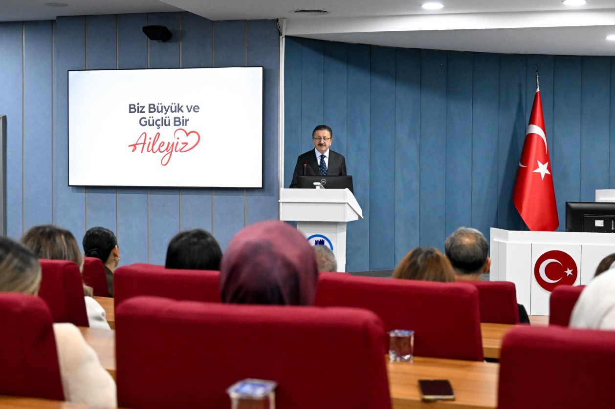 BAŞKAN TİRYAKİ BELEDİYE ÇALIŞANLARIYLA BULUŞTU