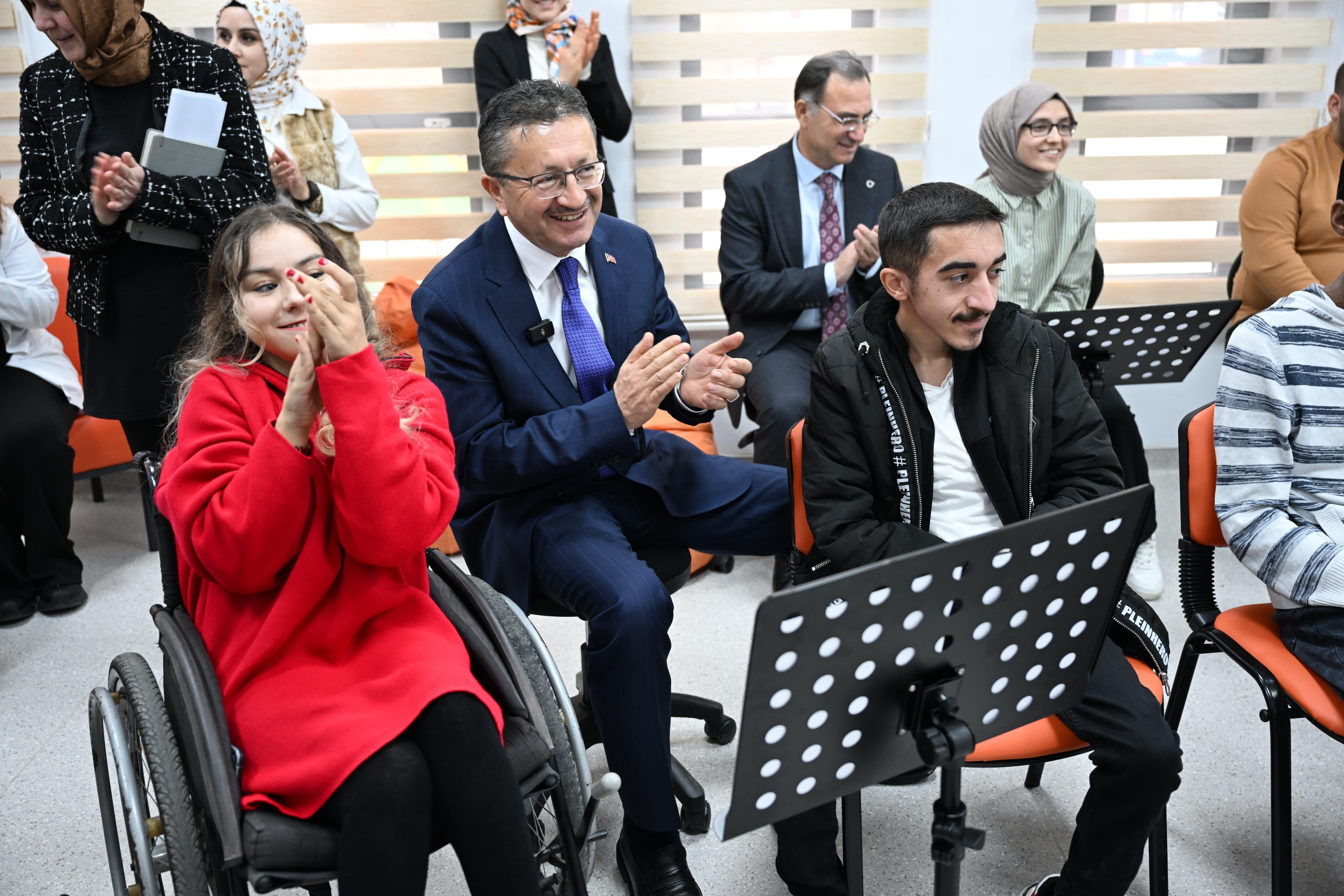 MAYOR VISITED TIRYAKİ DISABILITY-FREE LIFE CENTER