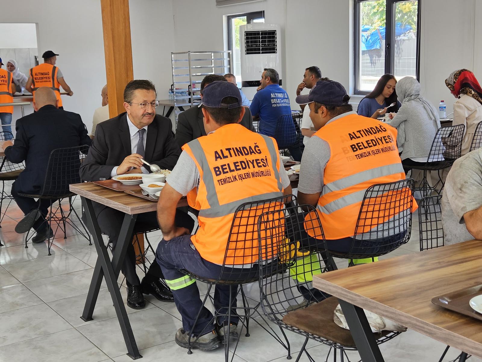 MAYOR TİRYAKİ MET WITH THE WORKERS AT THE SAME TABLE