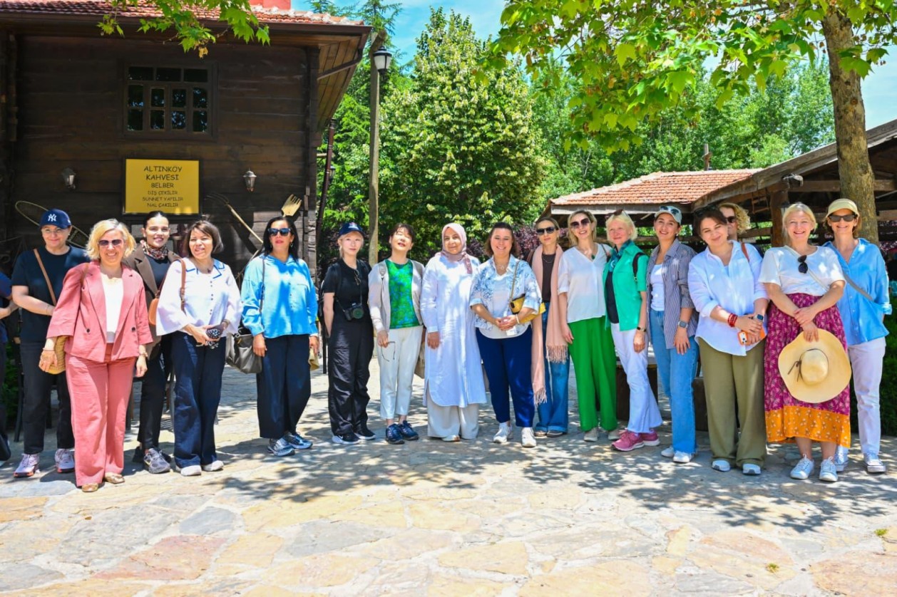 BÜYÜKELÇİ EŞLERİ ALTINKÖY’DE