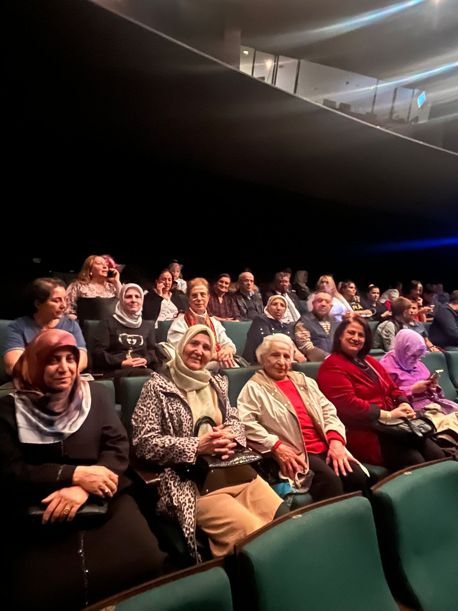 ALTINDAG WOMEN IN THE THEATER